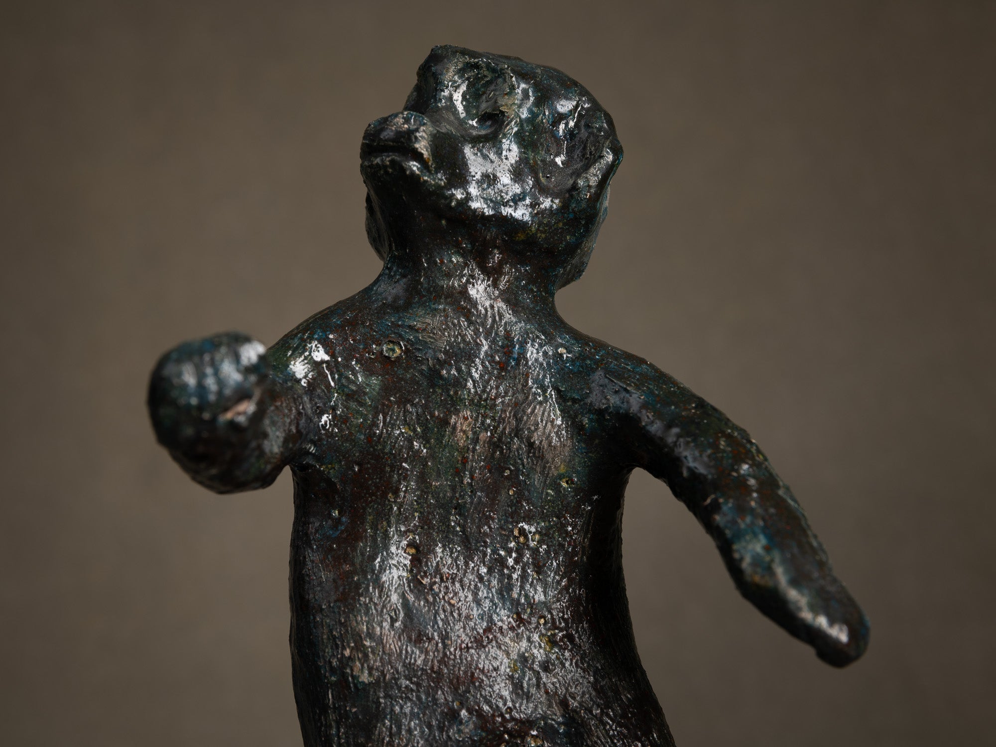 Sculpture, le cirque "Singe musicien" par Fernand Joris, Belgique (1951-66)..Unique outsider art clay sculpture, the circus "musician monkey" by Fernand Joris, Belgium (1951-66)