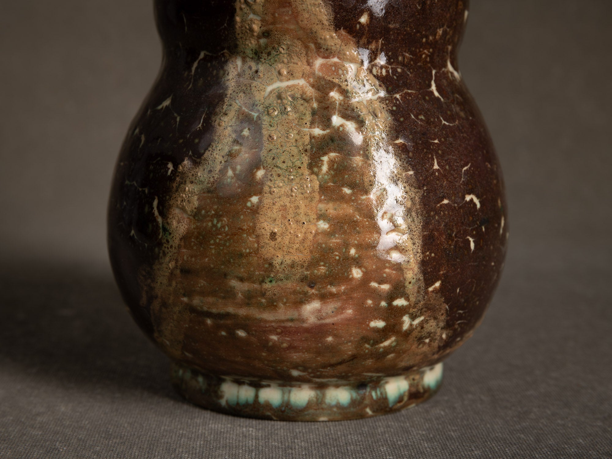 Vase bilobé par Fernand Joris, Belgique (1951-66)..Unique earthenware vase by Fernand Joris, Belgium (1951-66)