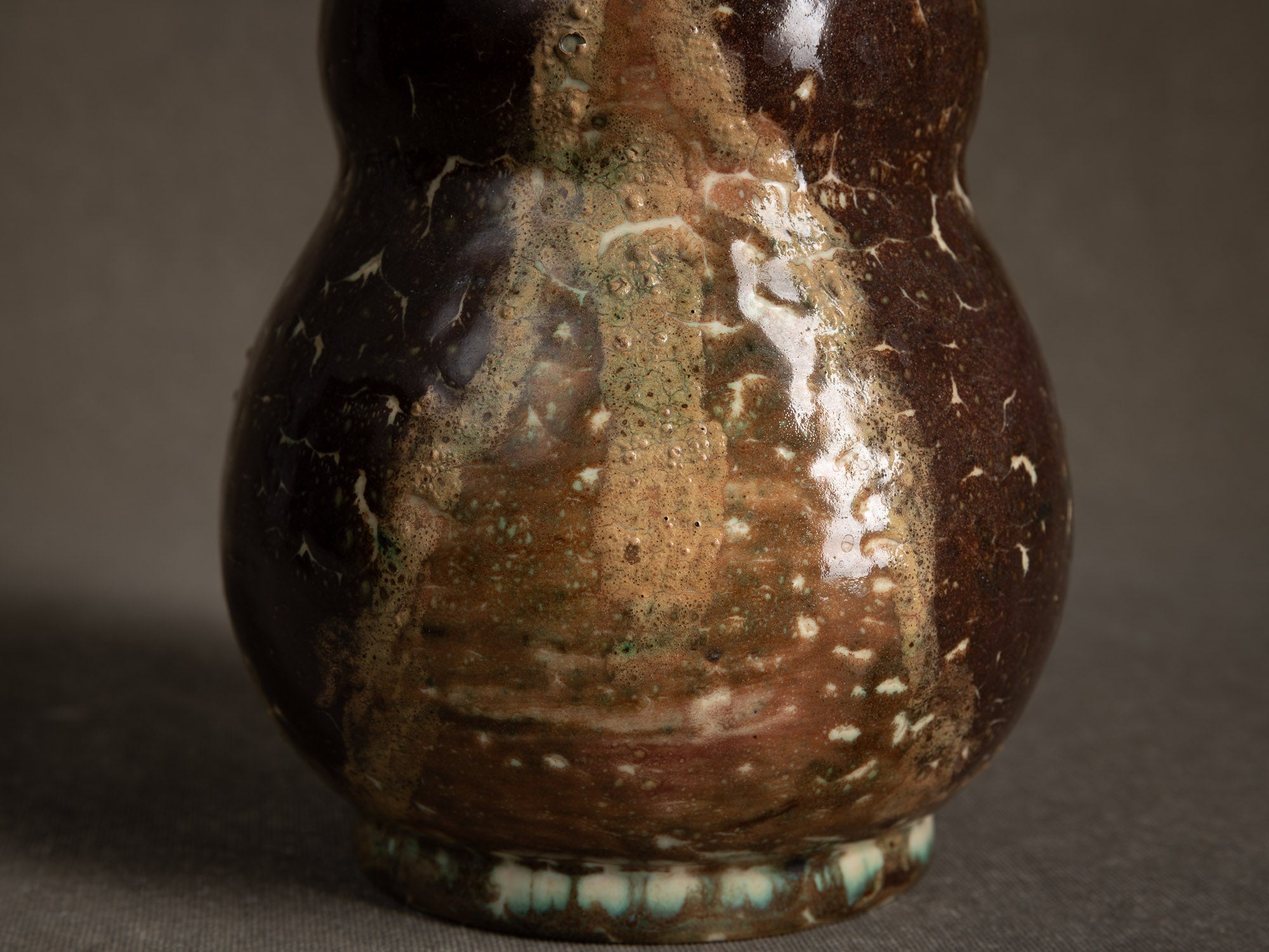 Vase bilobé par Fernand Joris, Belgique (1951-66)..Unique earthenware vase by Fernand Joris, Belgium (1951-66)