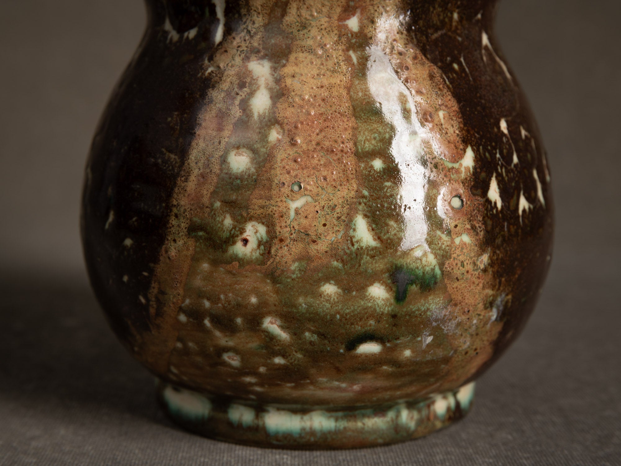 Vase bilobé par Fernand Joris, Belgique (1951-66)..Unique earthenware vase by Fernand Joris, Belgium (1951-66)