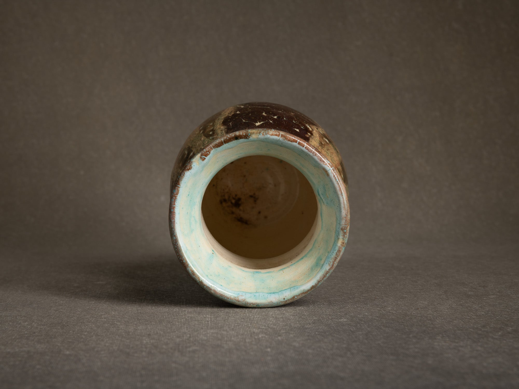 Vase bilobé par Fernand Joris, Belgique (1951-66)..Unique earthenware vase by Fernand Joris, Belgium (1951-66)