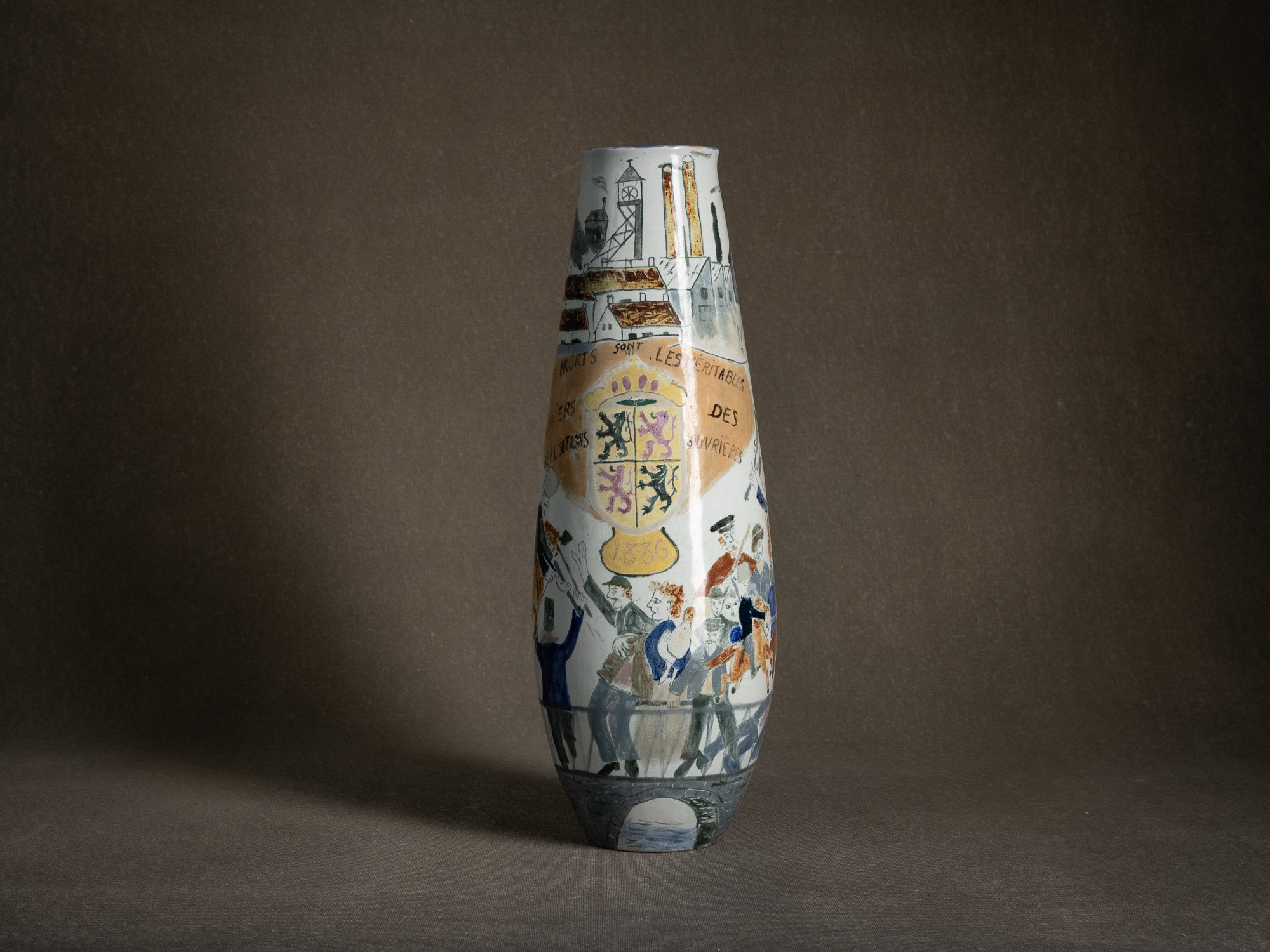 Important vase historié "Les révoltes ouvrières de 1886" par Fernand Joris, Belgique (1951-66)..Unique outsider art clay vase "les révoltes ouvrières de 1886" by Fernand Joris, Belgium (1951-66)