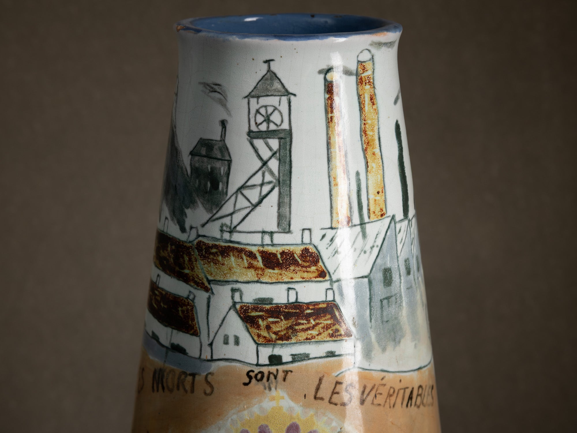 Important vase historié "Les révoltes ouvrières de 1886" par Fernand Joris, Belgique (1951-66)..Unique outsider art clay vase "les révoltes ouvrières de 1886" by Fernand Joris, Belgium (1951-66)