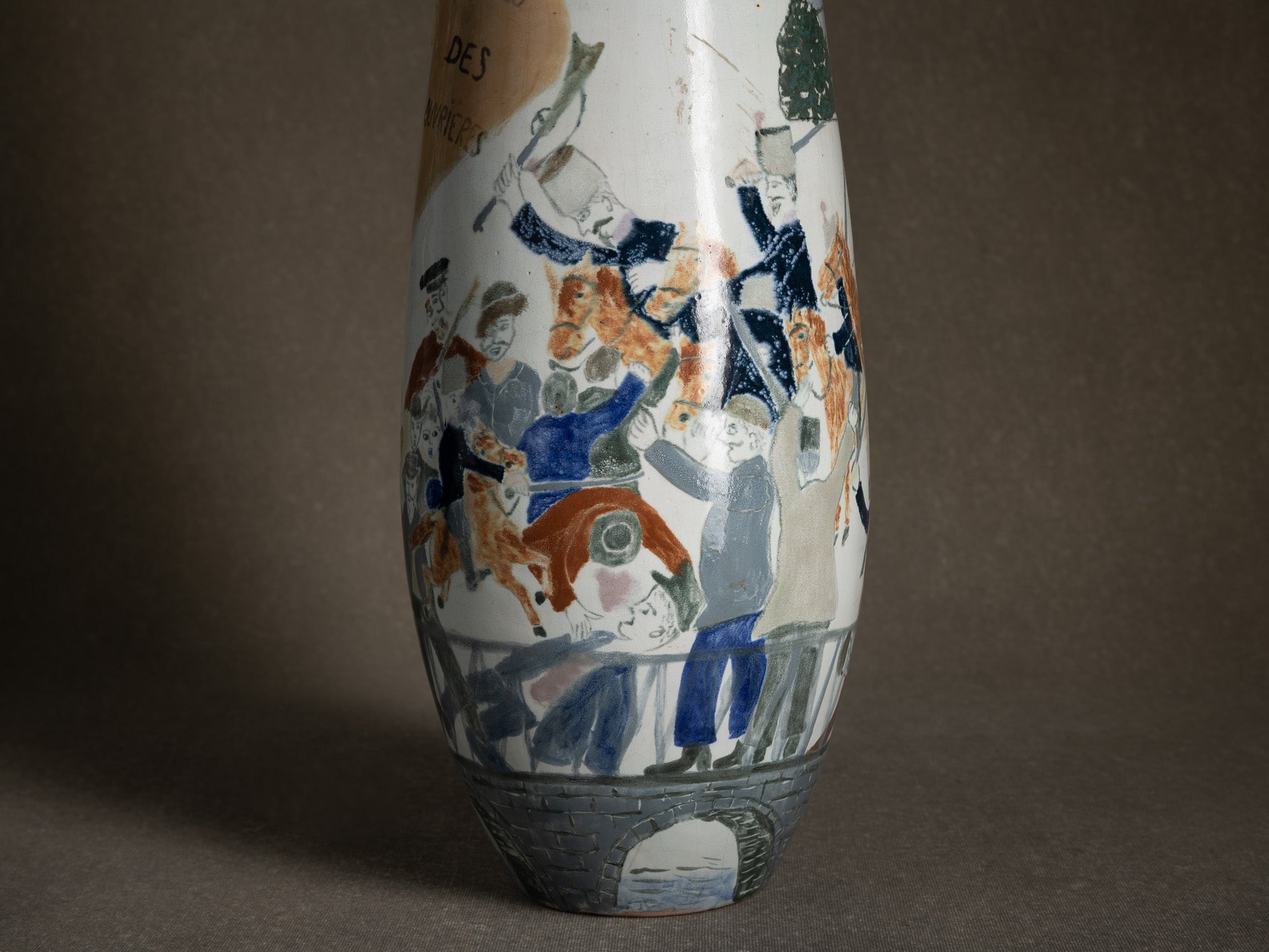 Important vase historié "Les révoltes ouvrières de 1886" par Fernand Joris, Belgique (1951-66)..Unique outsider art clay vase "les révoltes ouvrières de 1886" by Fernand Joris, Belgium (1951-66)