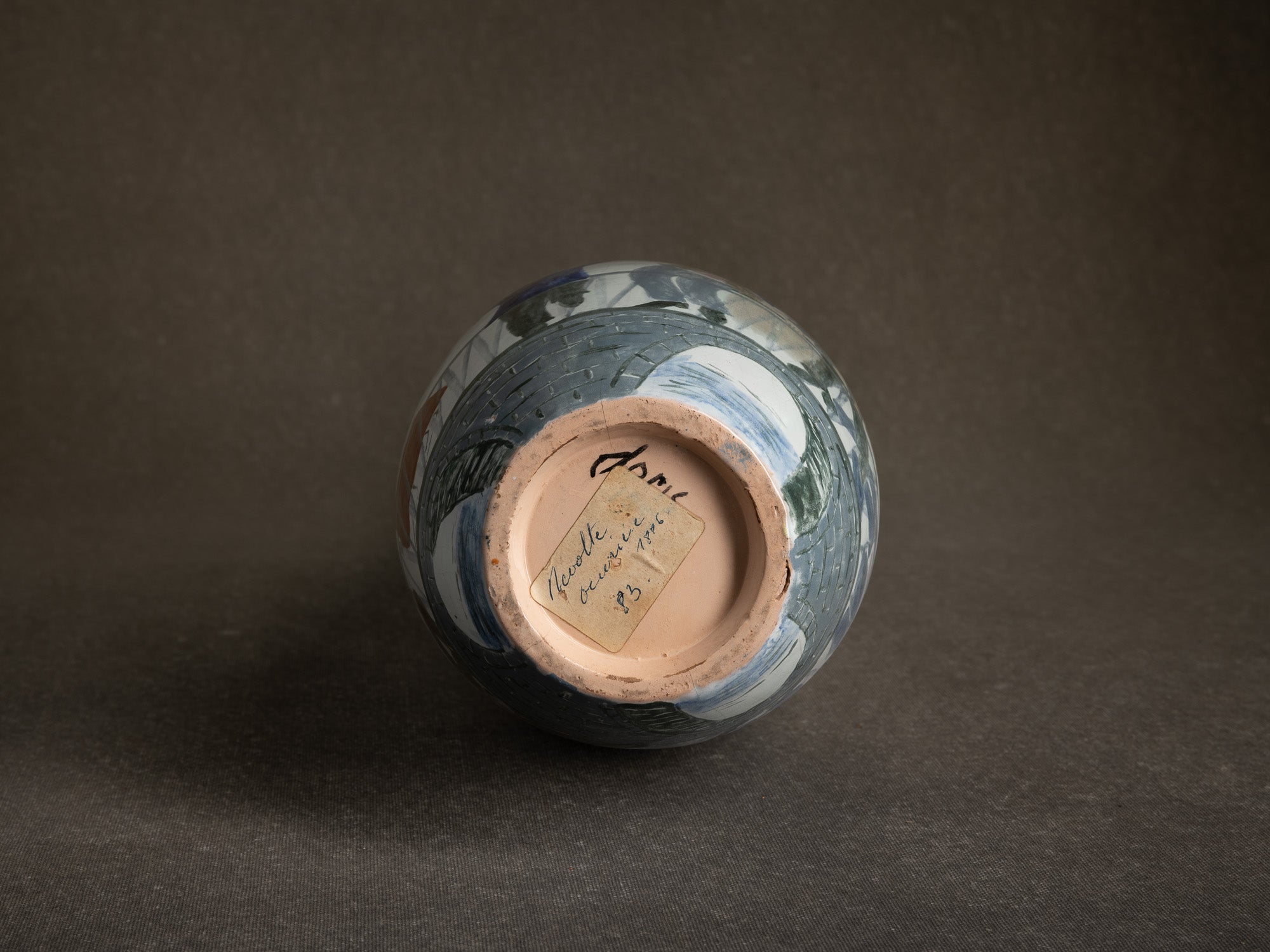 Important vase historié "Les révoltes ouvrières de 1886" par Fernand Joris, Belgique (1951-66)..Unique outsider art clay vase "les révoltes ouvrières de 1886" by Fernand Joris, Belgium (1951-66)