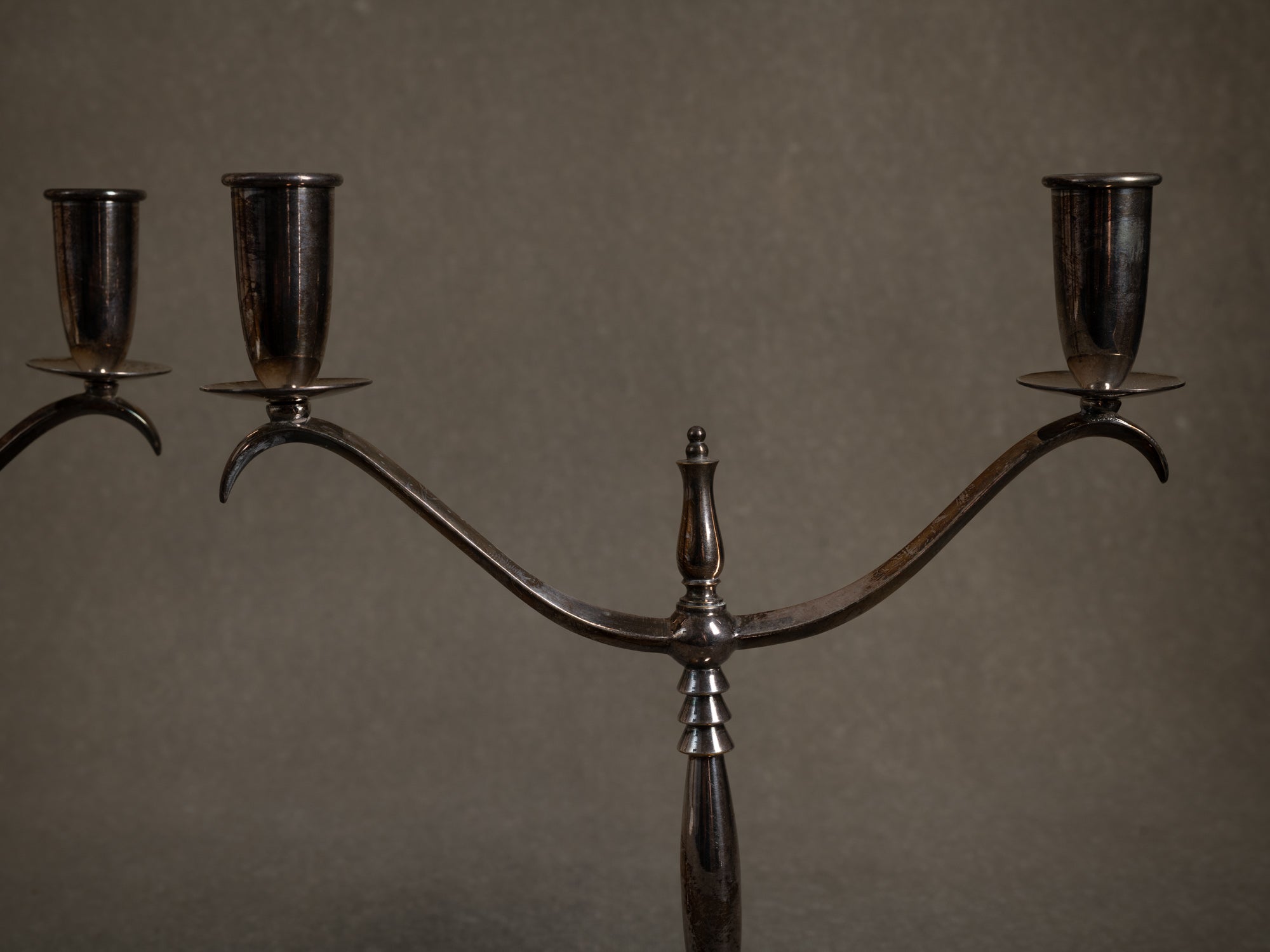 Paire de chandeliers "grâce suédoise" Elis Bergh pour C.G. Hallberg, Suède (années 1920)..Set of 2 "swedish grace" candle holders /candelabras by C.G. Hallberg, Sweden (1920's)