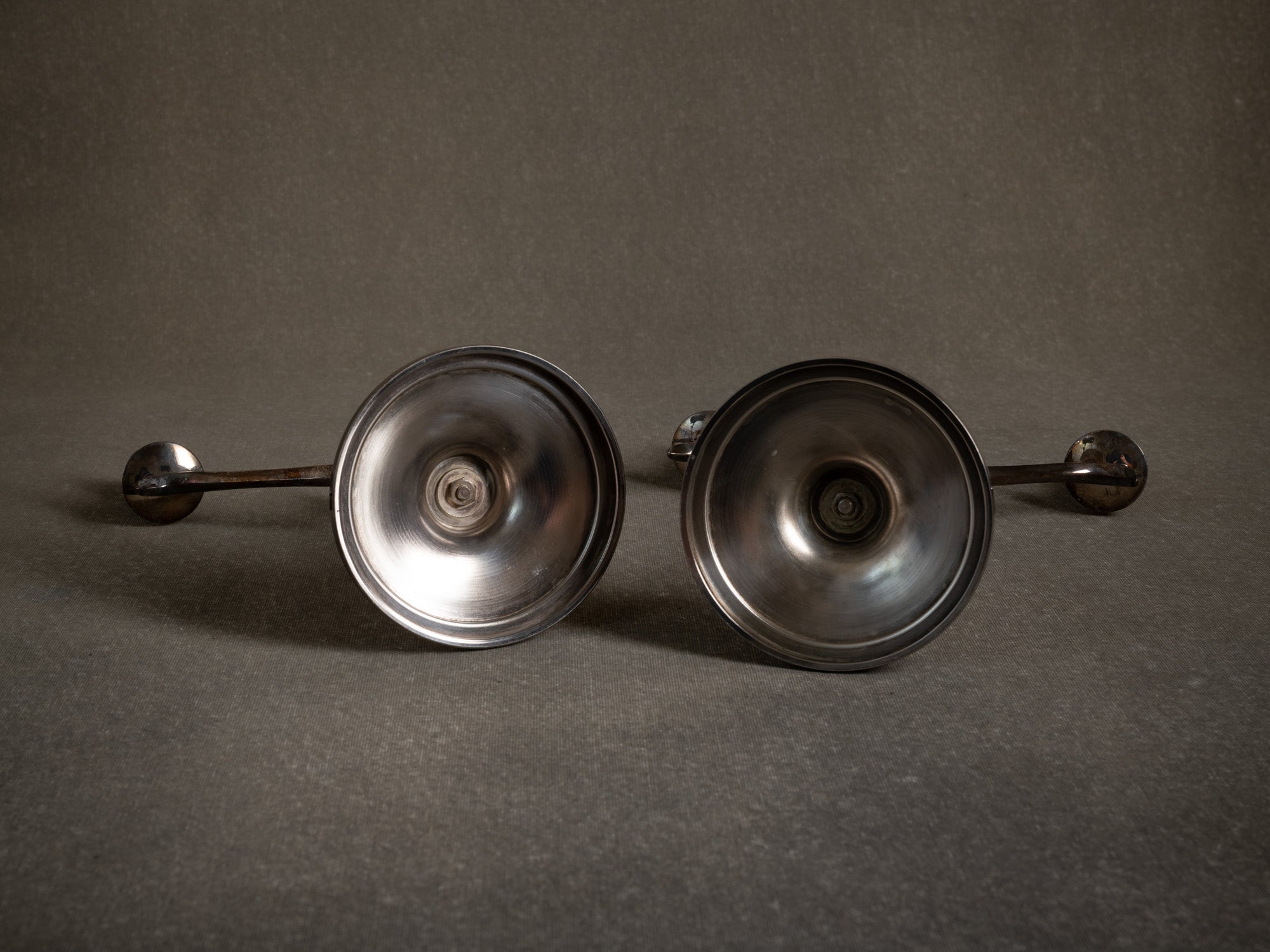 Paire de chandeliers "grâce suédoise" Elis Bergh pour C.G. Hallberg, Suède (années 1920)..Set of 2 "swedish grace" candle holders /candelabras by C.G. Hallberg, Sweden (1920's)