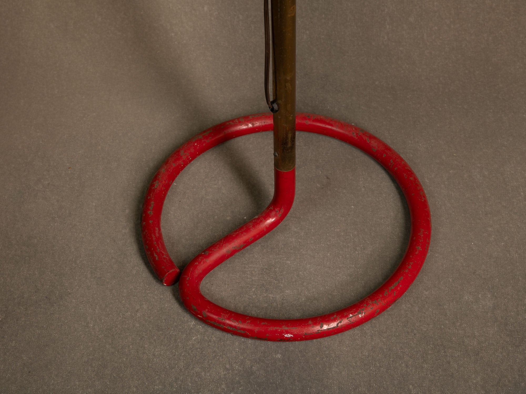 Grand lampadaire moderniste par Stablet, France (vers 1930-50)..Modernist Stablet floor lamp, France (circa 1930-50)