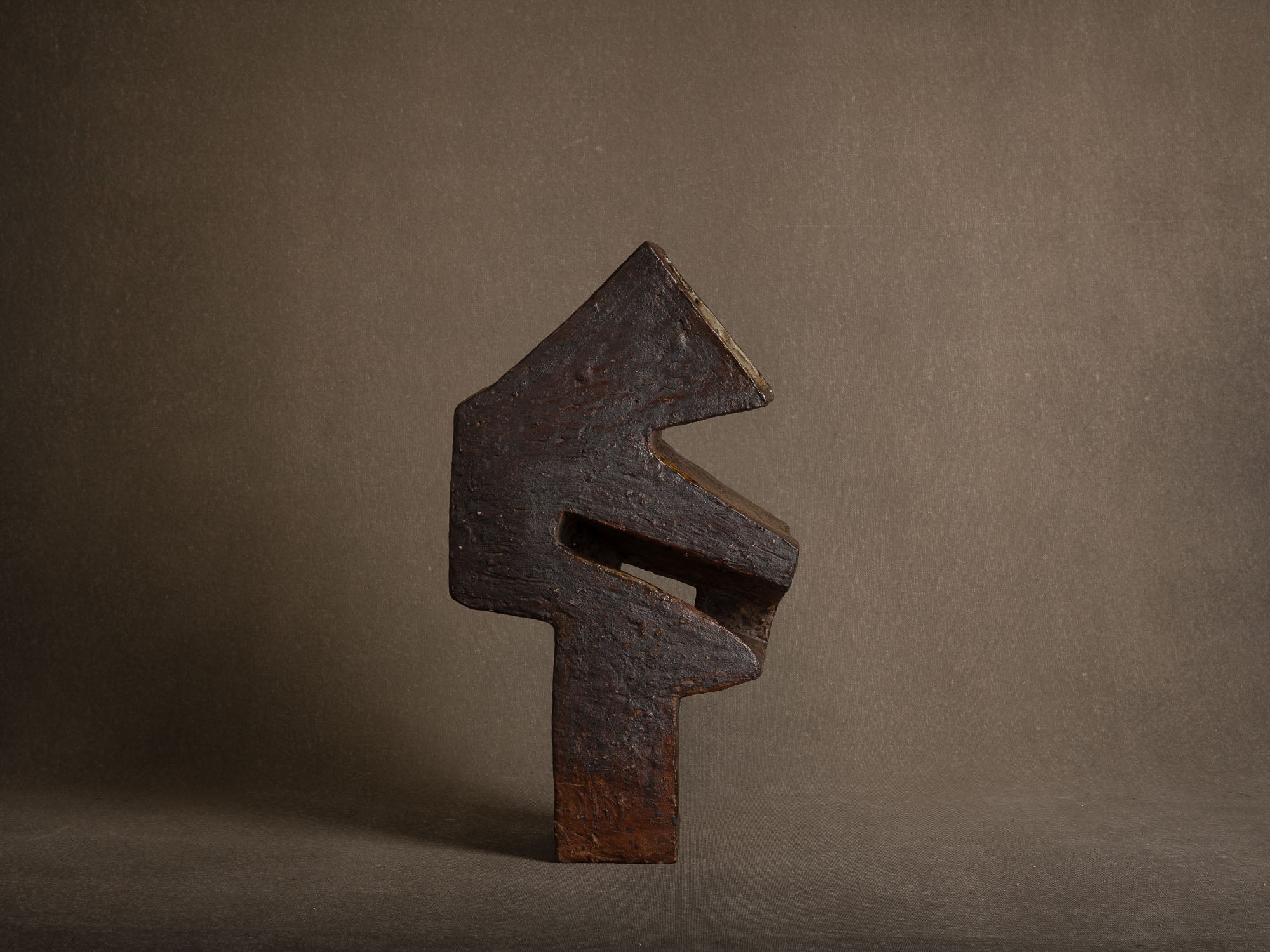 Important vase‑sculpture en grès de La Borne, France (vers 1975-80)..Important La Borne stoneware sculptural vase, France (circa 1975-80)