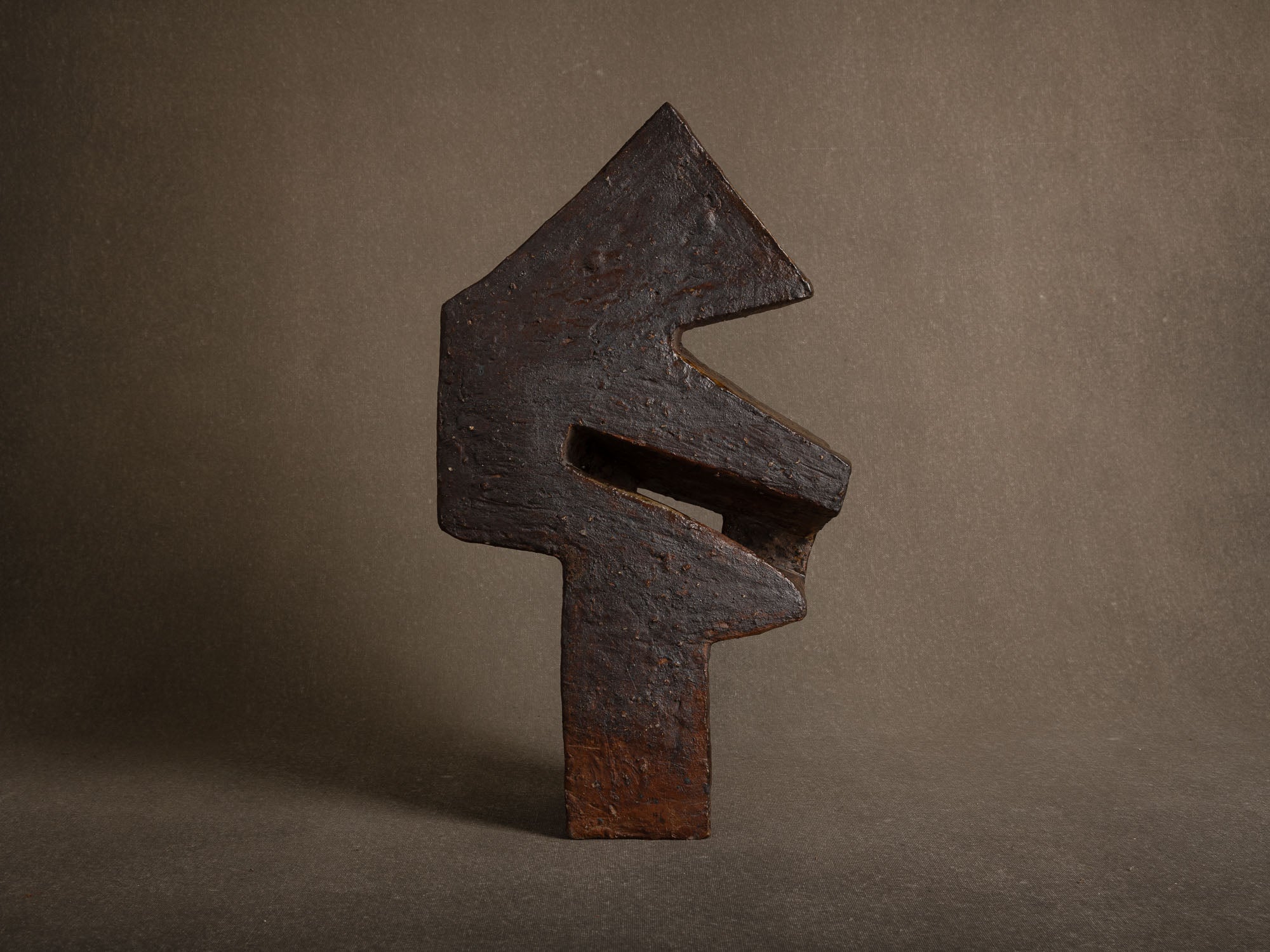 Important vase‑sculpture en grès de La Borne, France (vers 1975-80)..Important La Borne stoneware sculptural vase, France (circa 1975-80)