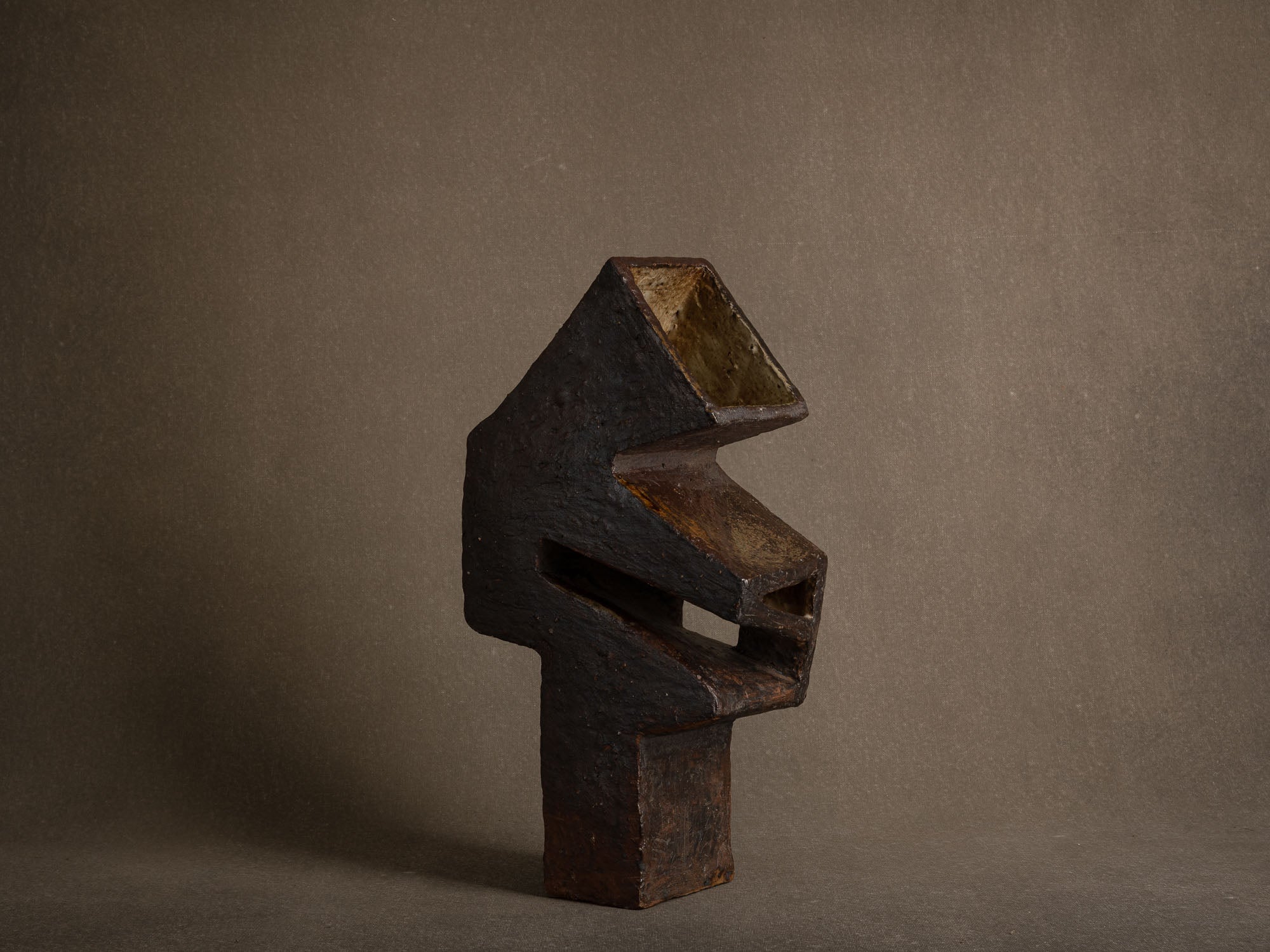 Important vase‑sculpture en grès de La Borne, France (vers 1975-80)..Important La Borne stoneware sculptural vase, France (circa 1975-80)