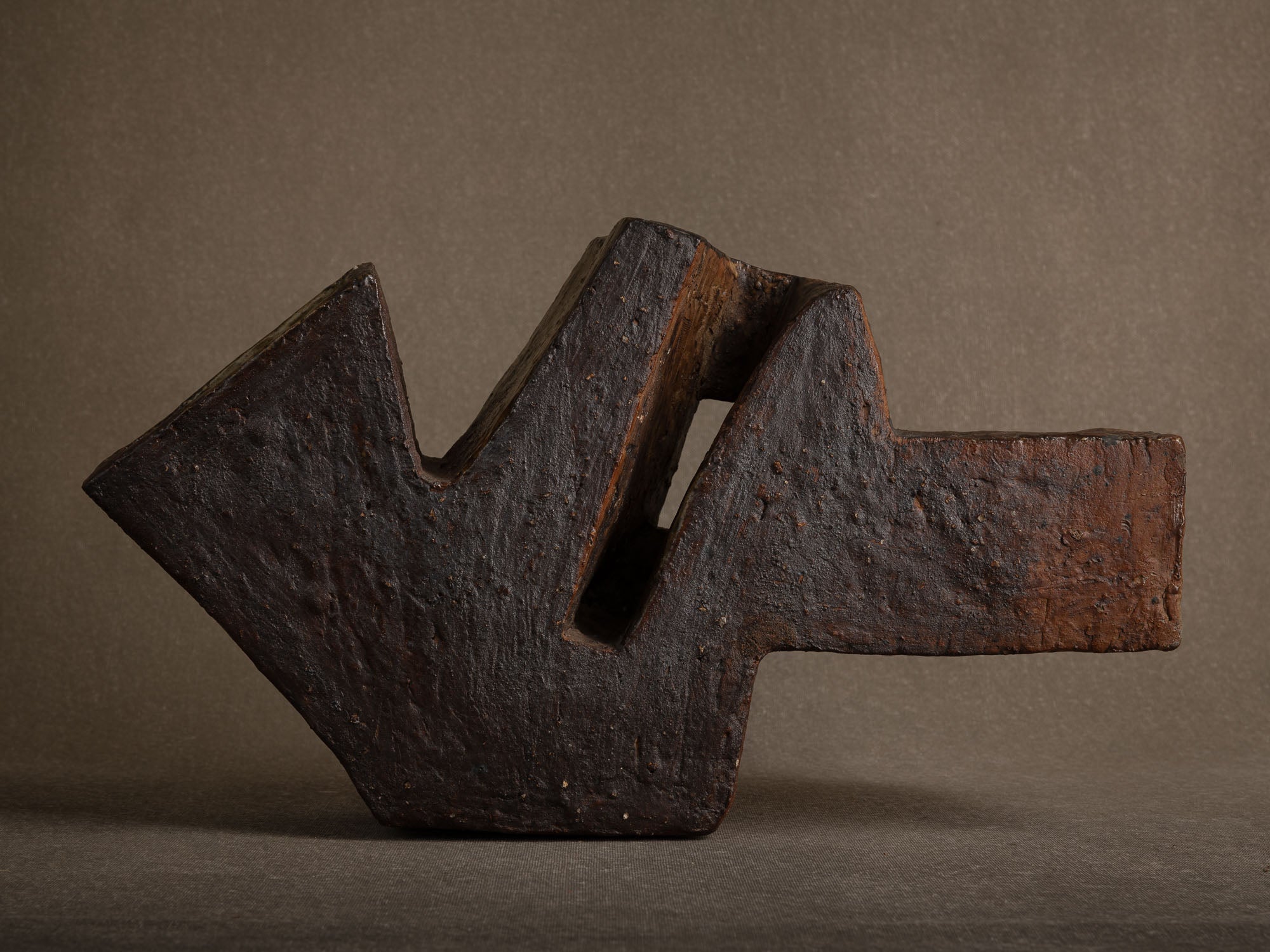 Important vase‑sculpture en grès de La Borne, France (vers 1975-80)..Important La Borne stoneware sculptural vase, France (circa 1975-80)