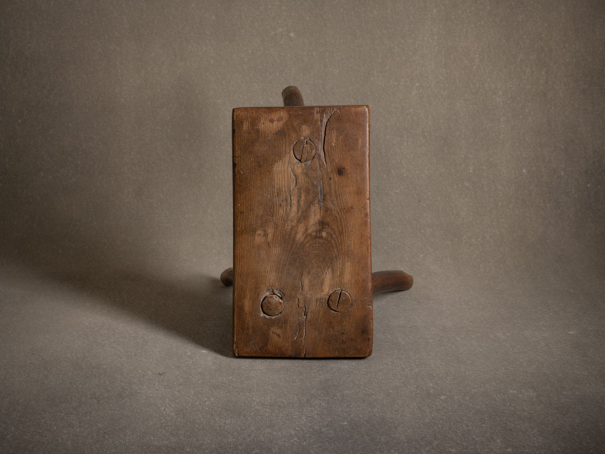 Tabouret de traite, art paysan, Suède (XIXe siècle)..Milking stool, peasant art, Sweden (19th century)