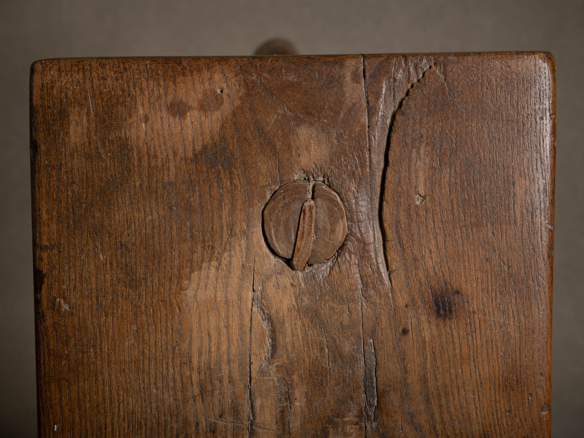 Tabouret de traite, art paysan, Suède (XIXe siècle)..Milking stool, peasant art, Sweden (19th century)