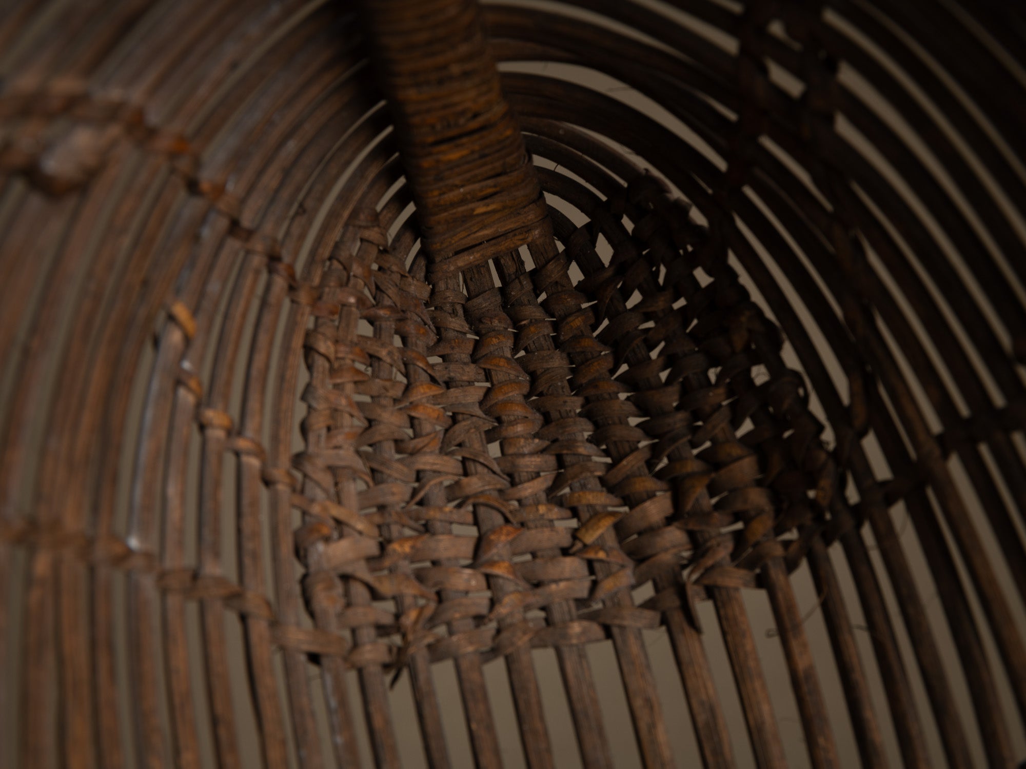 Tamis à sagou "Gogotjai" en vannerie de bambou et rotin, îles Mentawai (début du XXe siècle).."Gogotjai", Bamboo and rattan wickerwork sago sieve, Mentawai islands (early 20th century)
