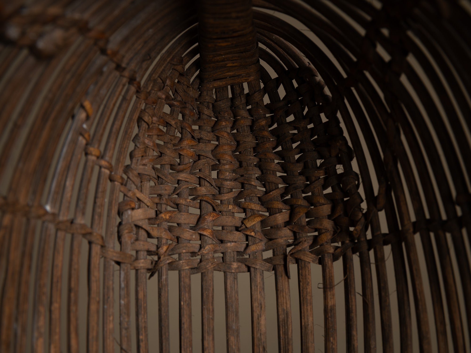 Tamis à sagou "Gogotjai" en vannerie de bambou et rotin, îles Mentawai (début du XXe siècle).."Gogotjai", Bamboo and rattan wickerwork sago sieve, Mentawai islands (early 20th century)