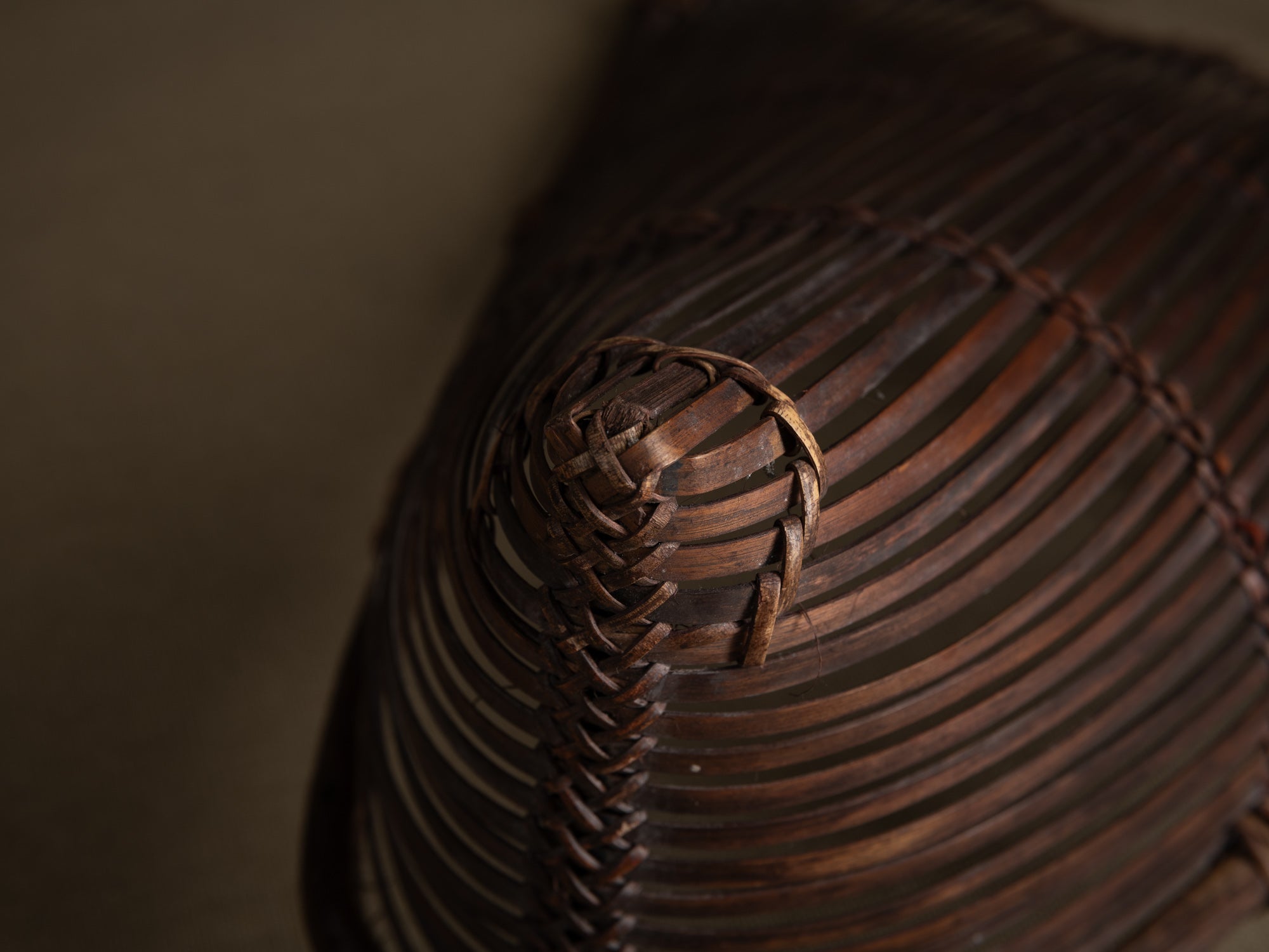 Tamis à sagou "Gogotjai" en vannerie de bambou et rotin, îles Mentawai (Première partie du XXe siècle).."Gogotjai", Bamboo and rattan wickerwork sago sieve, Mentawai islands (first half of 20th century)