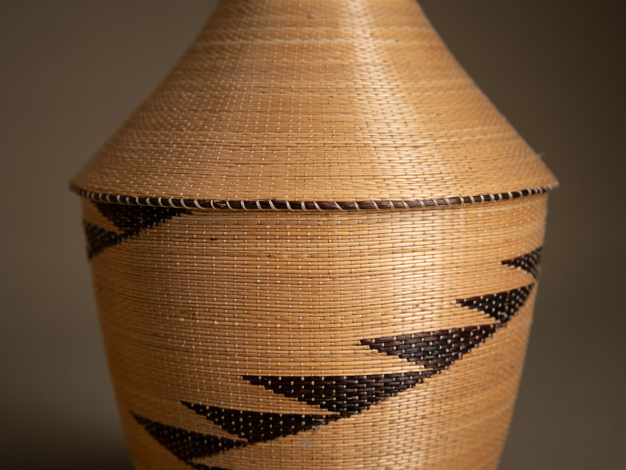 Suite de 5 boîtes en vannerie "agaseke" Tutsi, Rwanda (Dernier quart du XXe siècle)..Set of 5 Tutsi "agaseke" wickerwork boxes, Rwanda (last quarter of the 20th century)