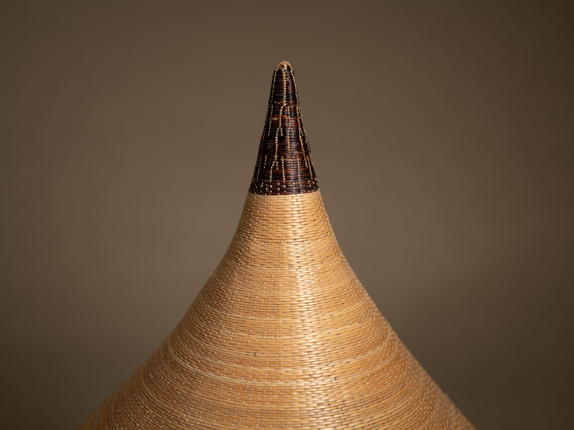 Suite de 5 boîtes en vannerie "agaseke" Tutsi, Rwanda (Dernier quart du XXe siècle)..Set of 5 Tutsi "agaseke" wickerwork boxes, Rwanda (last quarter of the 20th century)