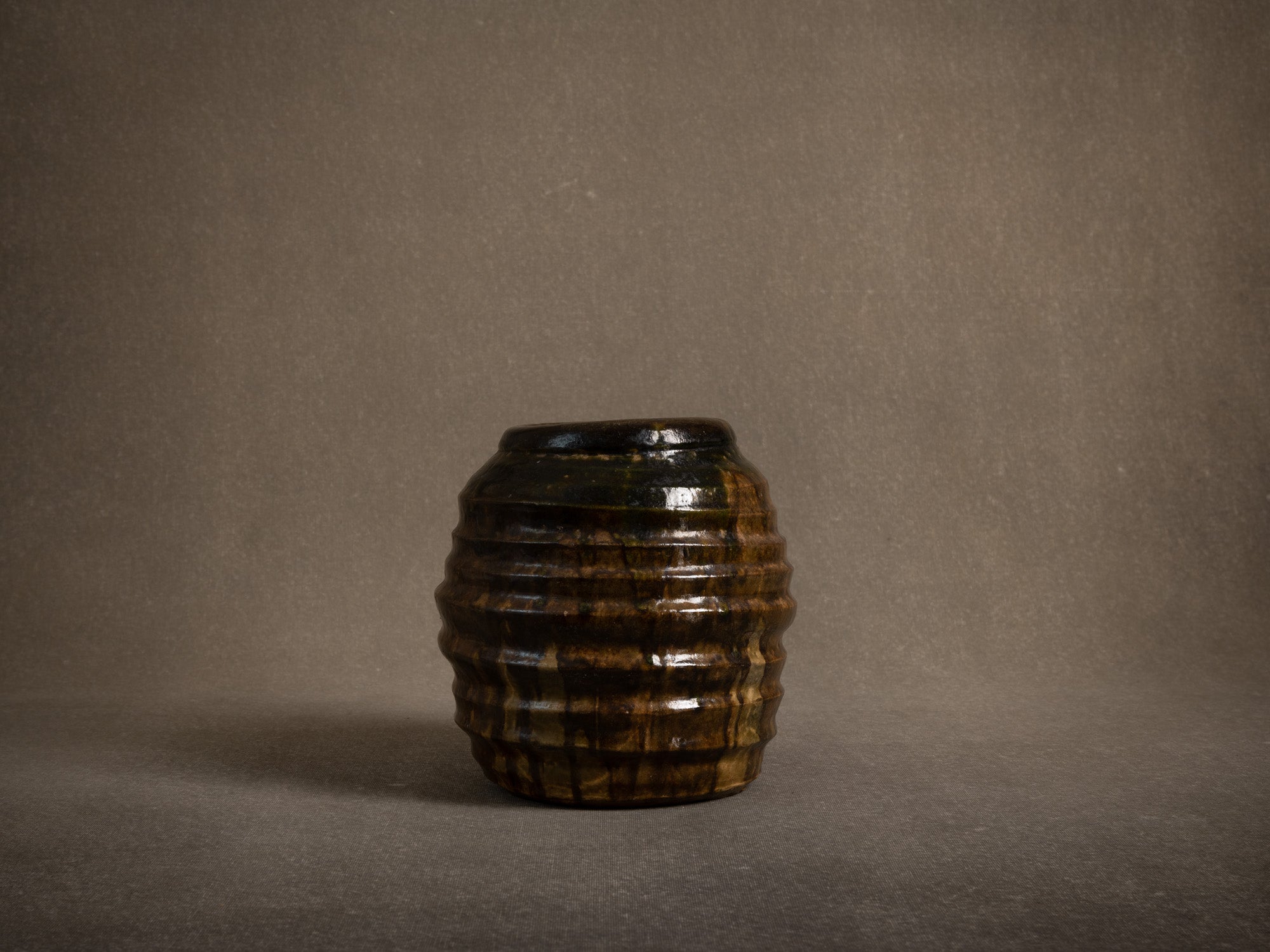 Vase ovoïde d'Alexandre Kostanda, France (vers 1942-43)..Large stoneware vase by Alexandre Kostanda, France (circa 1942-43)