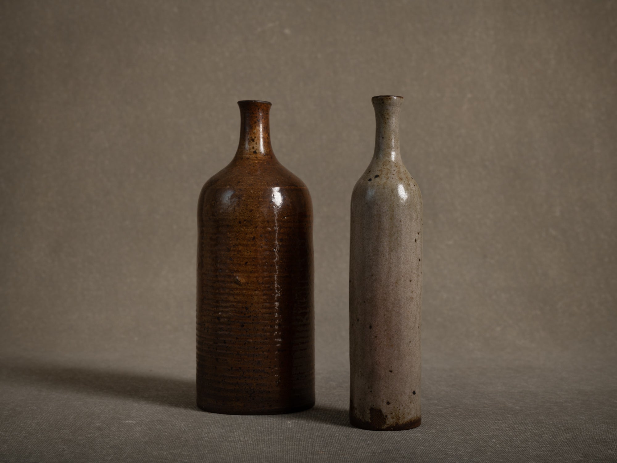 Suite de deux vases en grès pyrité par Jacky Coville, France (vers 1970)..Stoneware vases duet by Jacky Coville, France (circa 1970)