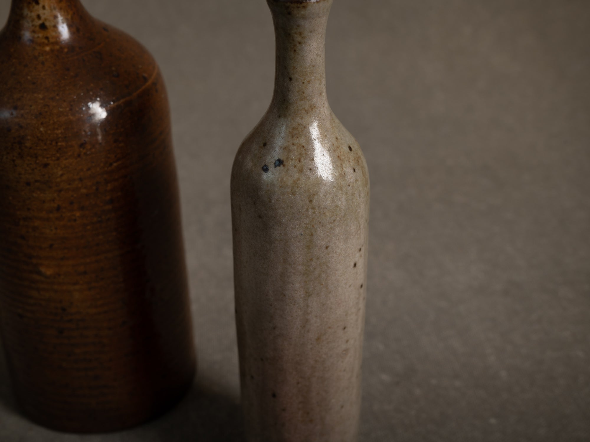 Suite de deux vases en grès pyrité par Jacky Coville, France (vers 1970)..Stoneware vases duet by Jacky Coville, France (circa 1970)