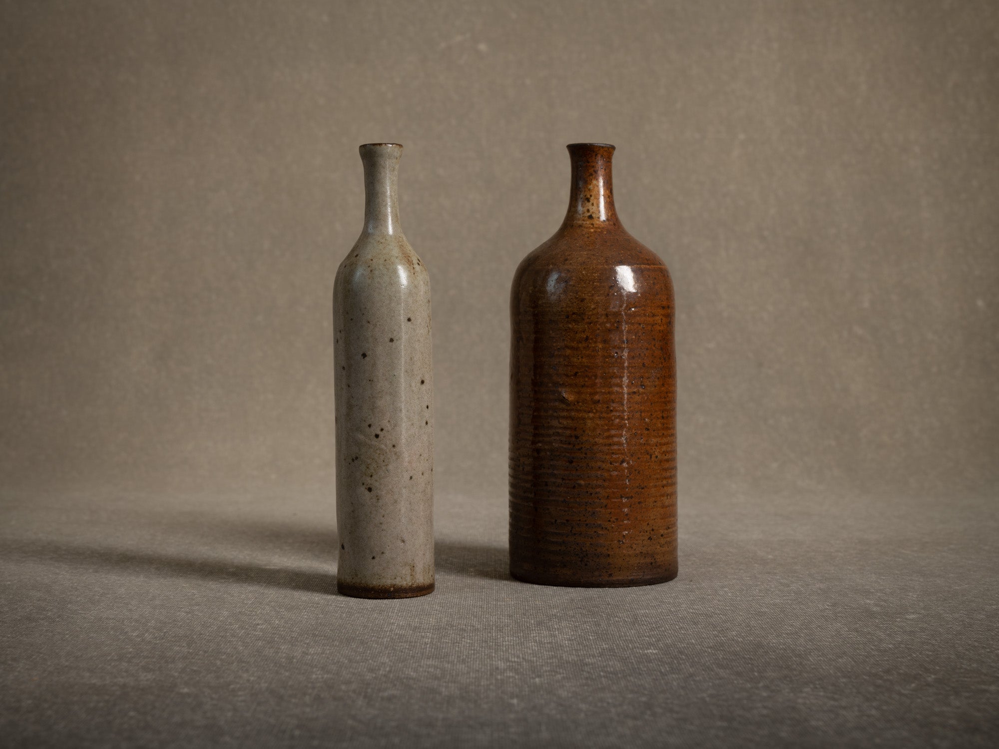 Suite de deux vases en grès pyrité par Jacky Coville, France (vers 1970)..Stoneware vases duet by Jacky Coville, France (circa 1970)