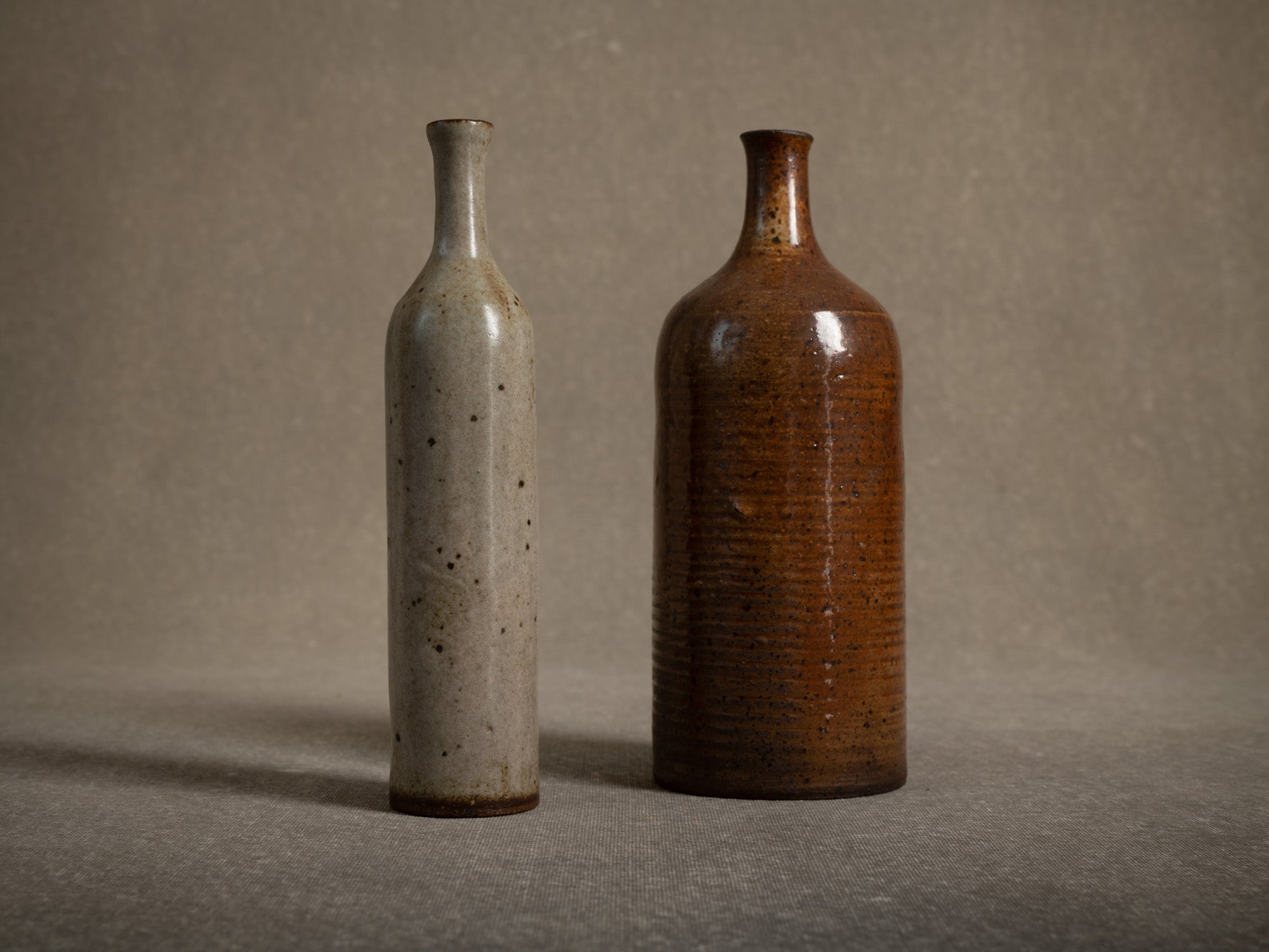 Suite de deux vases en grès pyrité par Jacky Coville, France (vers 1970)..Stoneware vases duet by Jacky Coville, France (circa 1970)