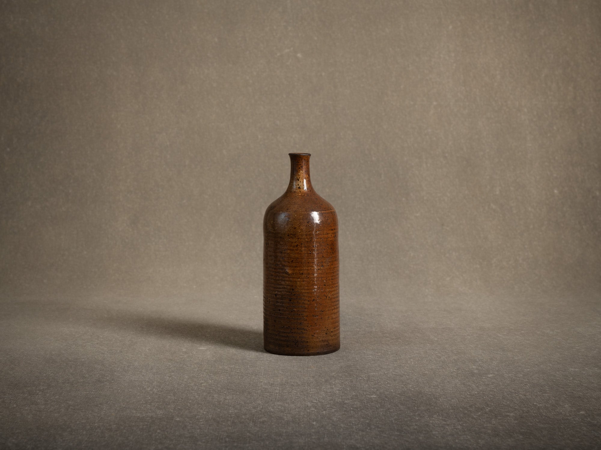 Suite de deux vases en grès pyrité par Jacky Coville, France (vers 1970)..Stoneware vases duet by Jacky Coville, France (circa 1970)