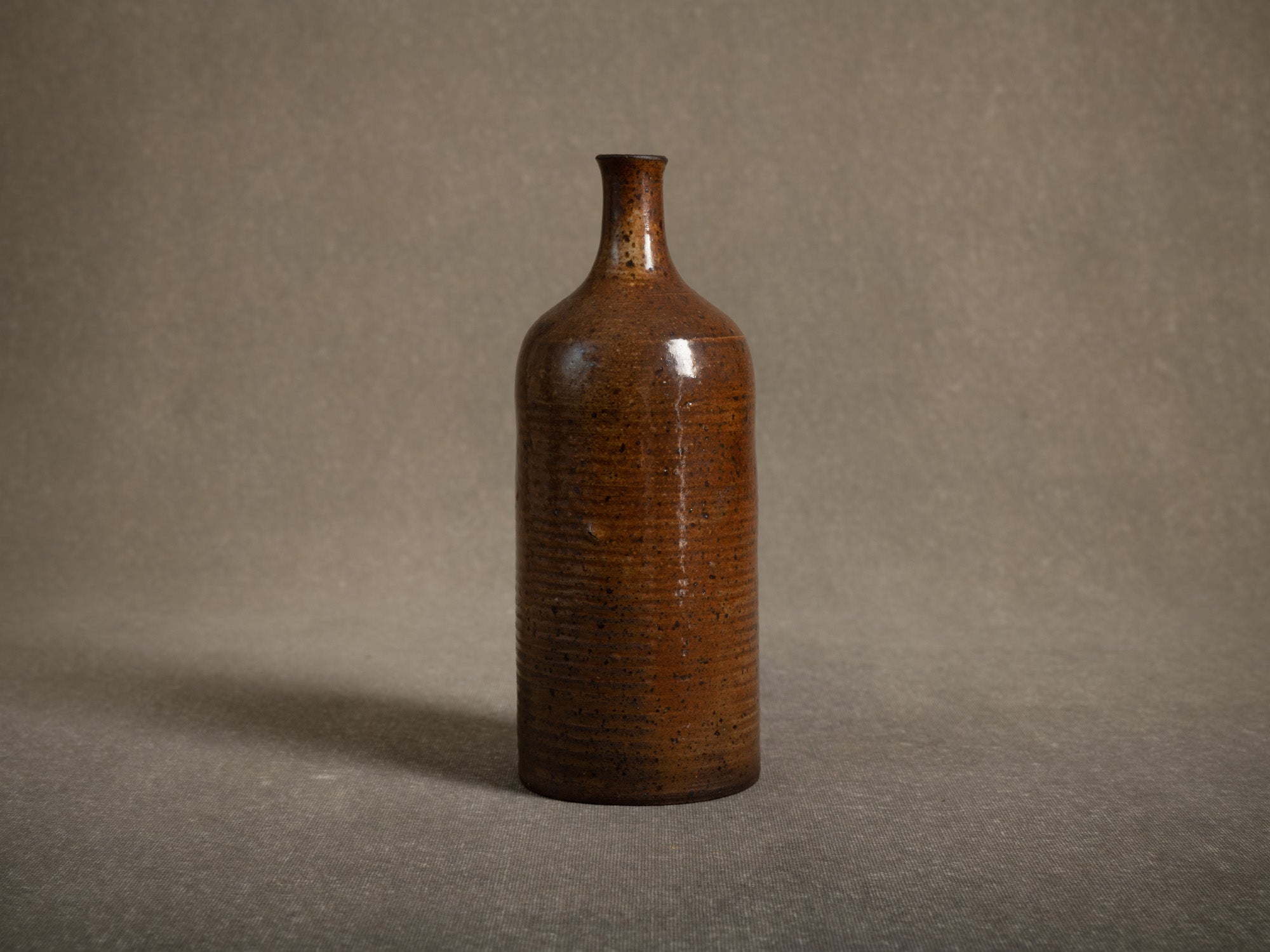 Suite de deux vases en grès pyrité par Jacky Coville, France (vers 1970)..Stoneware vases duet by Jacky Coville, France (circa 1970)
