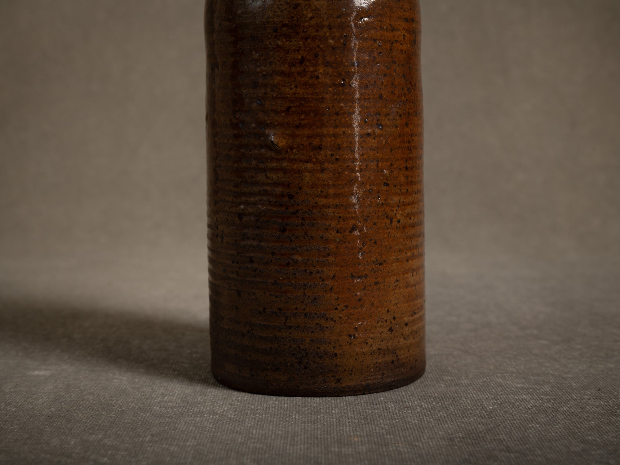 Suite de deux vases en grès pyrité par Jacky Coville, France (vers 1970)..Stoneware vases duet by Jacky Coville, France (circa 1970)