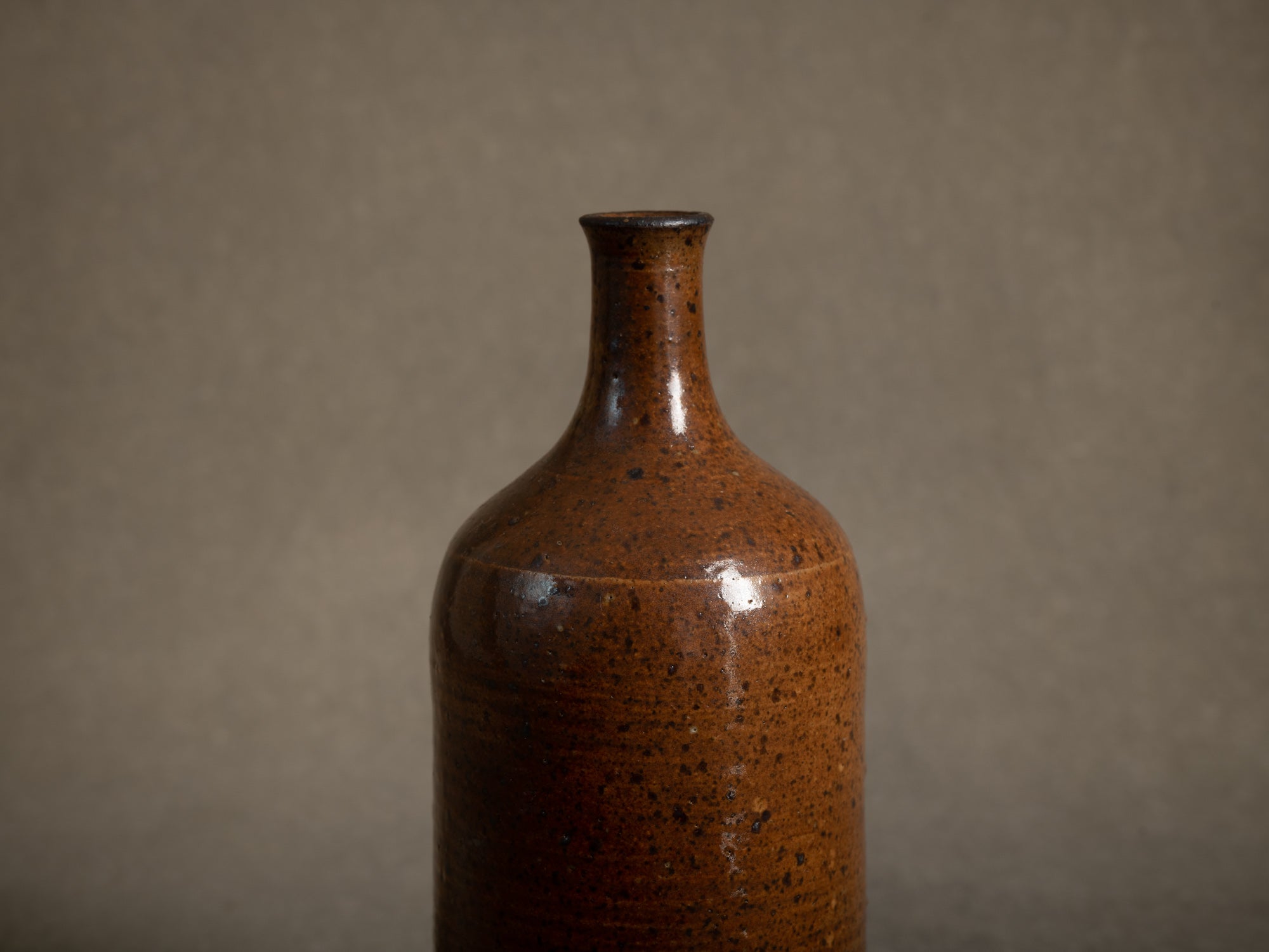 Suite de deux vases en grès pyrité par Jacky Coville, France (vers 1970)..Stoneware vases duet by Jacky Coville, France (circa 1970)