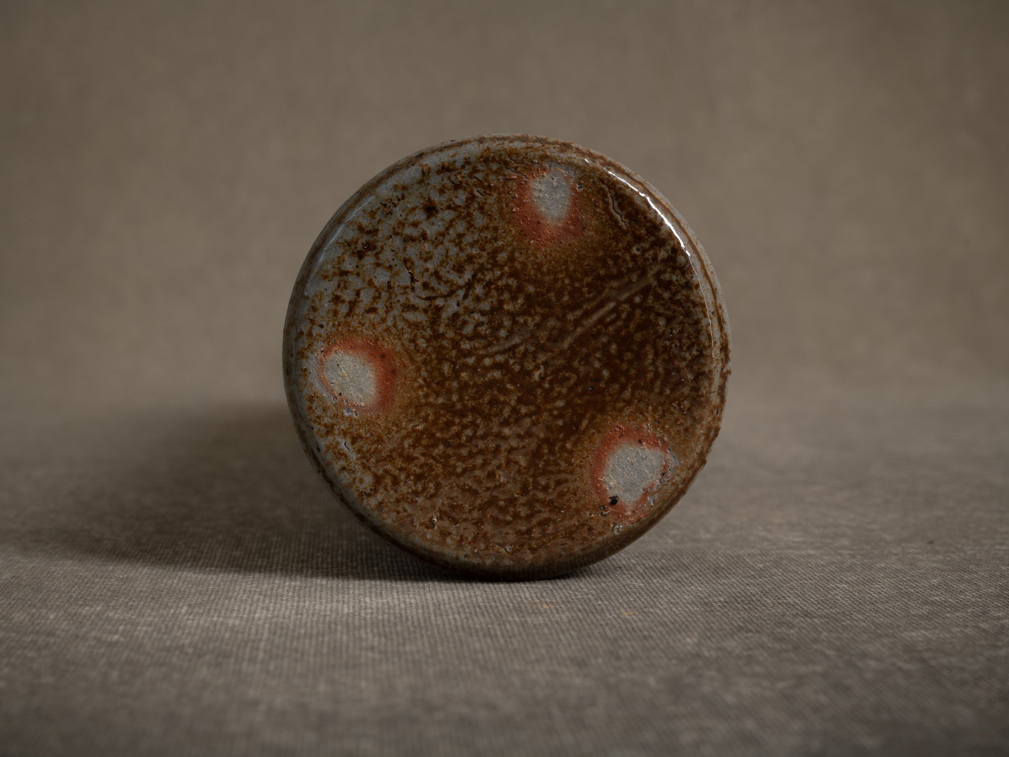 Vase en grès de Richard Dewar, France (vers 1980)..Large stoneware bottle vase by Richard Dewar, France (circa 1980)
