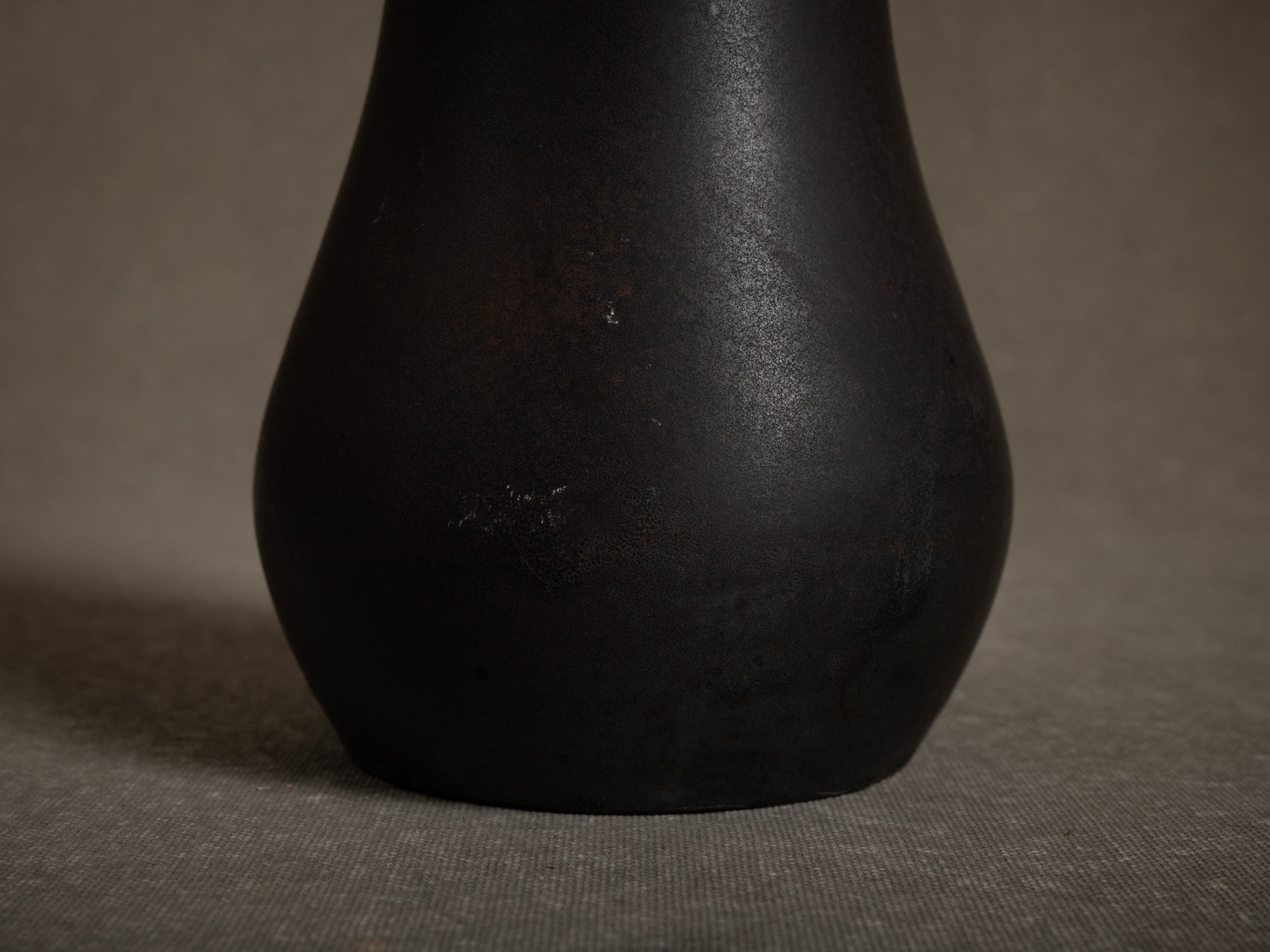 Vase coloquinte en grès de Roger Jacques, France (vers 1975)..Oustanding japonisme hyotan vase by Roger Jacques in Saint‑Amand‑en‑Puisaye, France (circa 1975)