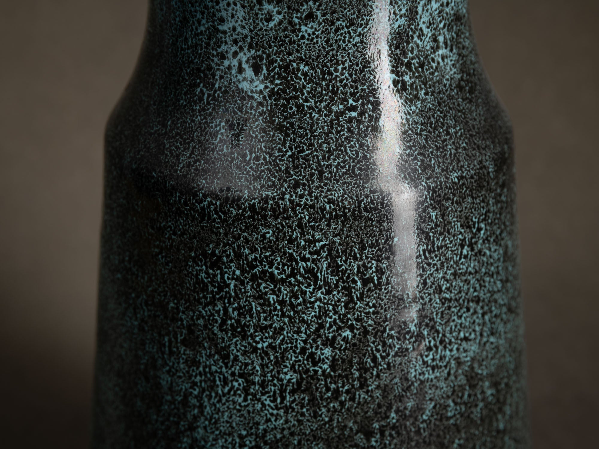 Vase tronconique des Potiers d'Accolay, France (vers 1955)..Important vase by les Potiers d'Accolay, France (ca 1955)