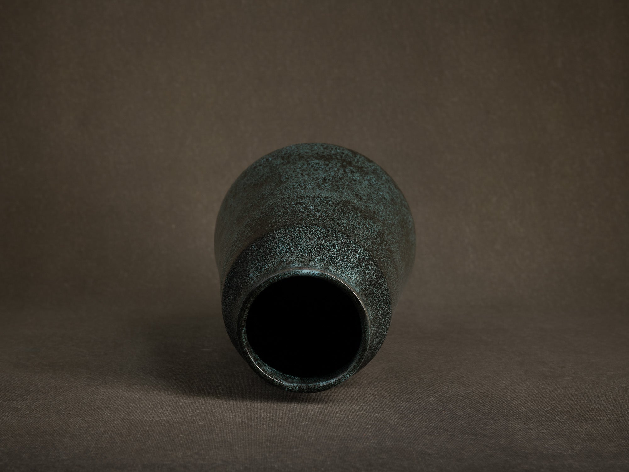 Vase tronconique des Potiers d'Accolay, France (vers 1955)..Important vase by les Potiers d'Accolay, France (ca 1955)