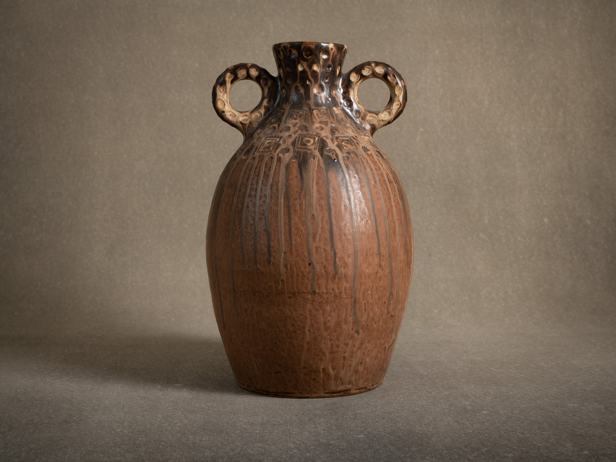 Vase ansé en grès de La Borne par Joseph Talbot, France (vers 1930)..Art Déco handled vase in La Borne stoneware by Joseph Talbot, France (circa 1930)