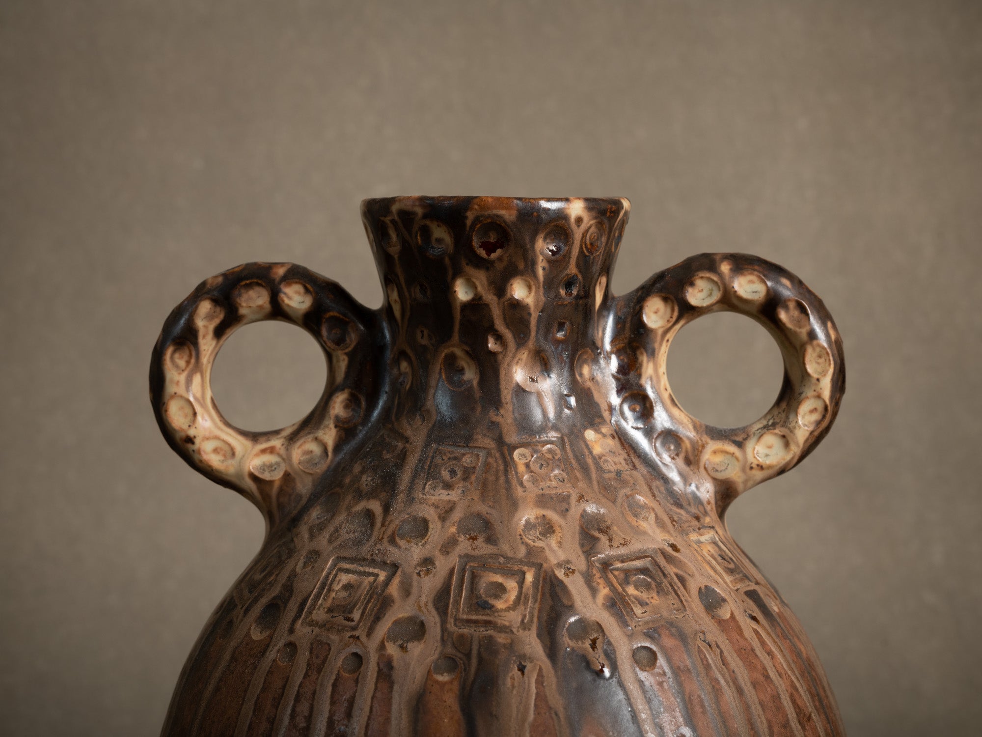 Vase ansé en grès de La Borne par Joseph Talbot, France (vers 1930)..Art Déco handled vase in La Borne stoneware by Joseph Talbot, France (circa 1930)