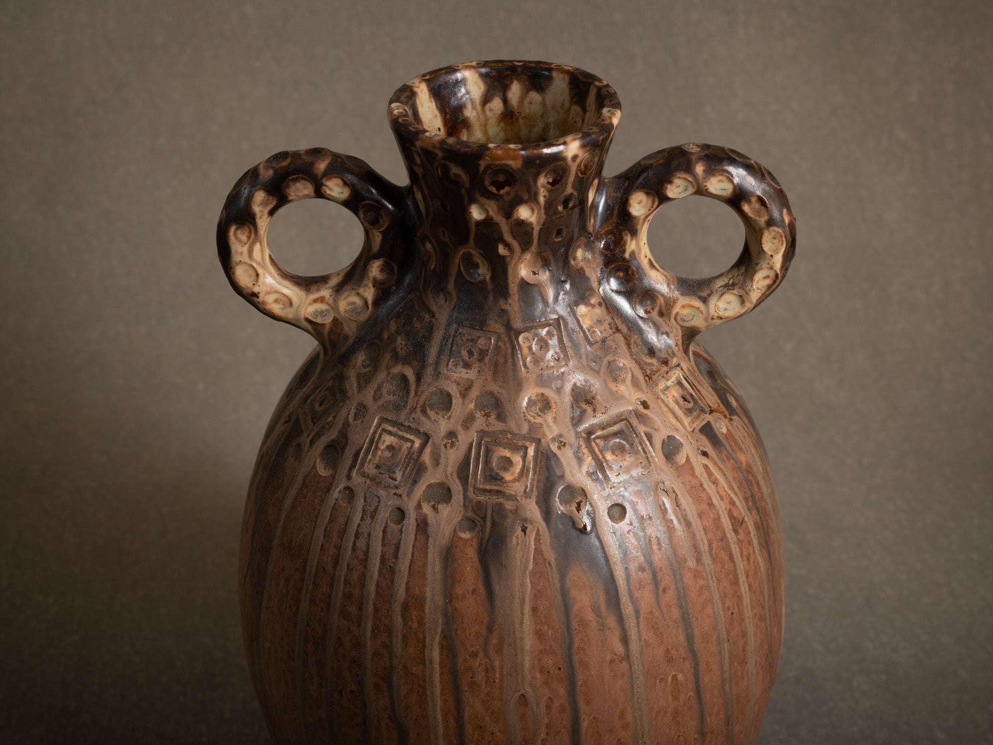 Vase ansé en grès de La Borne par Joseph Talbot, France (vers 1930)..Art Déco handled vase in La Borne stoneware by Joseph Talbot, France (circa 1930)