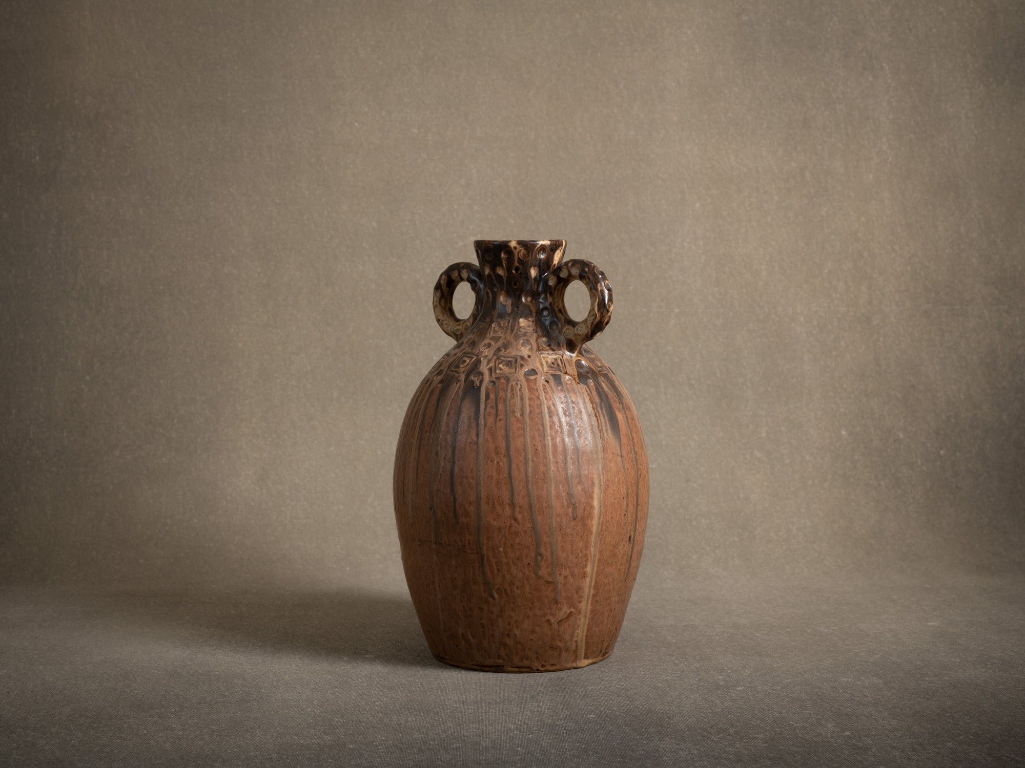 Vase ansé en grès de La Borne par Joseph Talbot, France (vers 1930)..Art Déco handled vase in La Borne stoneware by Joseph Talbot, France (circa 1930)