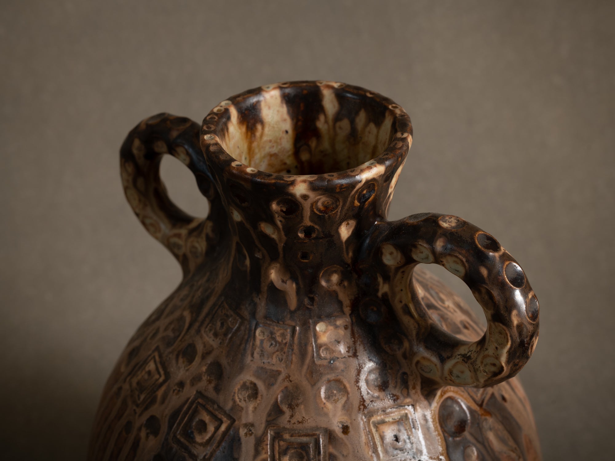 Vase ansé en grès de La Borne par Joseph Talbot, France (vers 1930)..Art Déco handled vase in La Borne stoneware by Joseph Talbot, France (circa 1930)