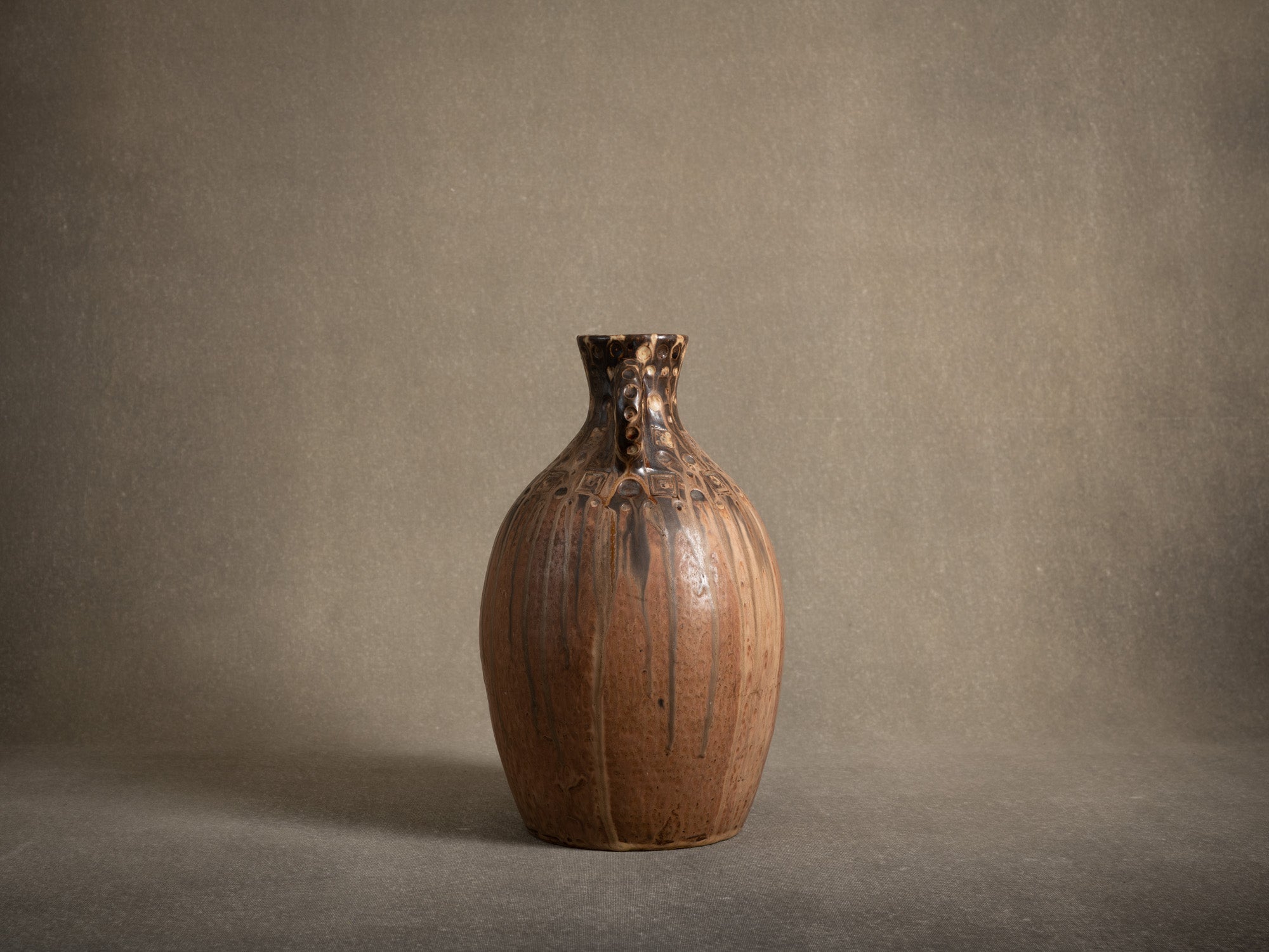 Vase ansé en grès de La Borne par Joseph Talbot, France (vers 1930)..Art Déco handled vase in La Borne stoneware by Joseph Talbot, France (circa 1930)