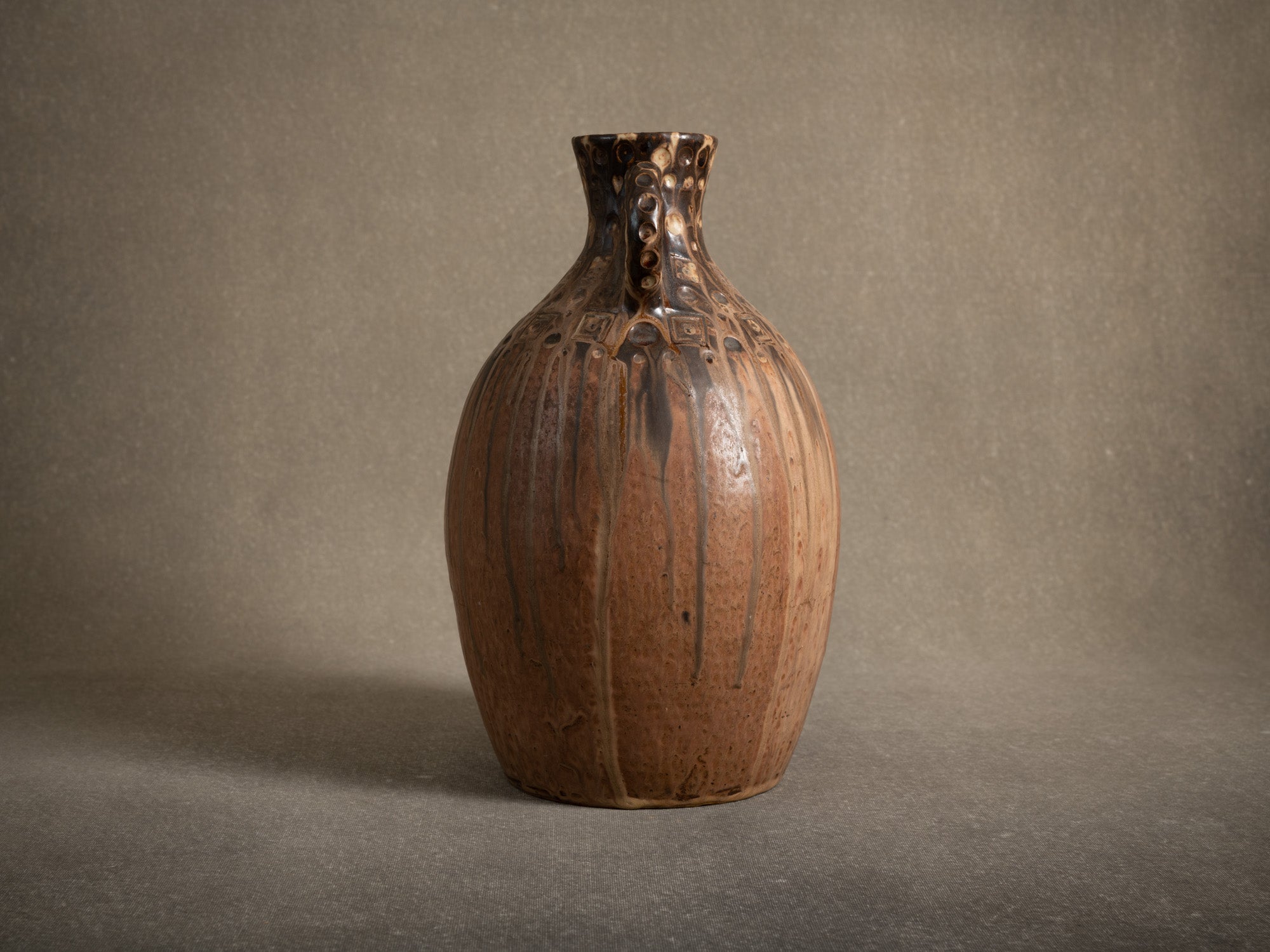 Vase ansé en grès de La Borne par Joseph Talbot, France (vers 1930)..Art Déco handled vase in La Borne stoneware by Joseph Talbot, France (circa 1930)