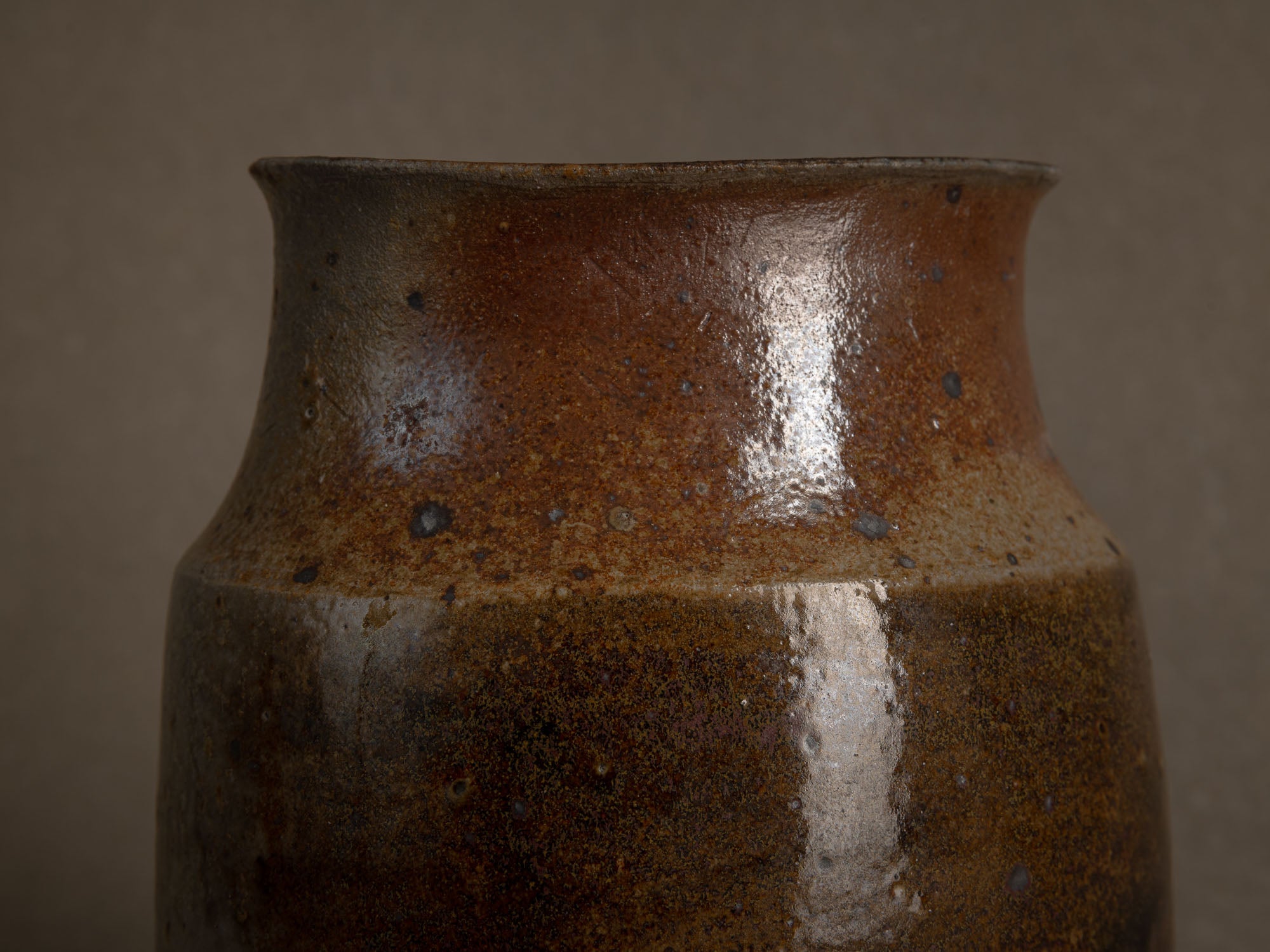 Important vase par Yves Mohy à La Borne, France (vers 1959)..Important vase by Yves Mohy in La Borne, France (circa 1959)