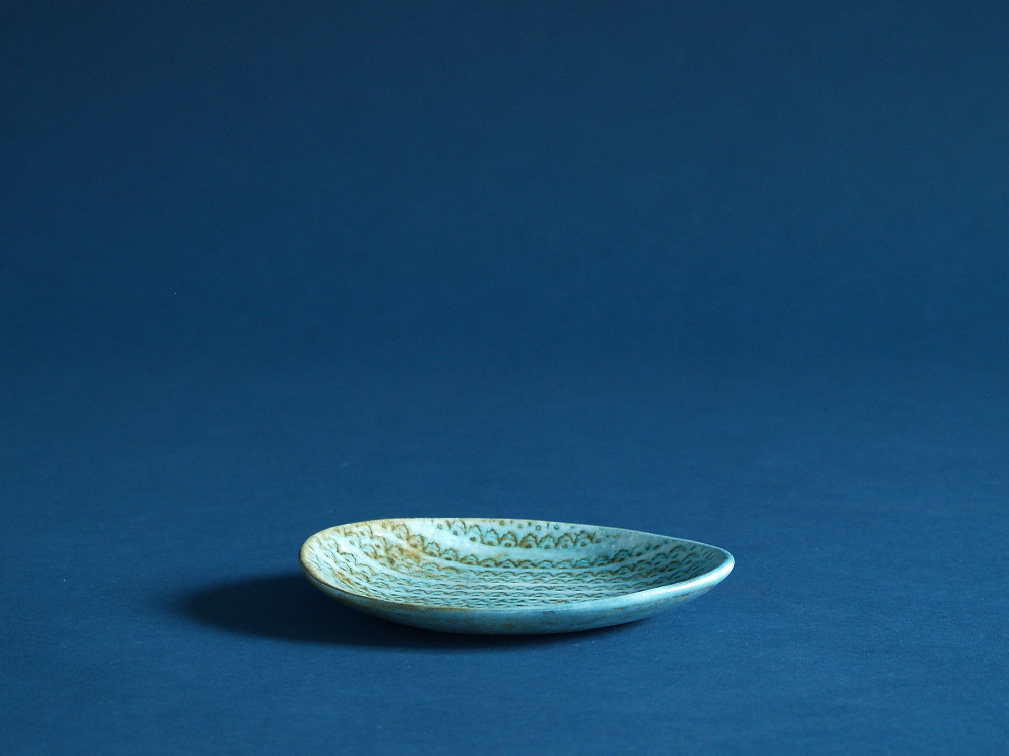 Coupe biomorphique par les 2 Potiers, France (vers 1963)..Biomorphic bowl by les 2 Potiers, France (circa 1963)