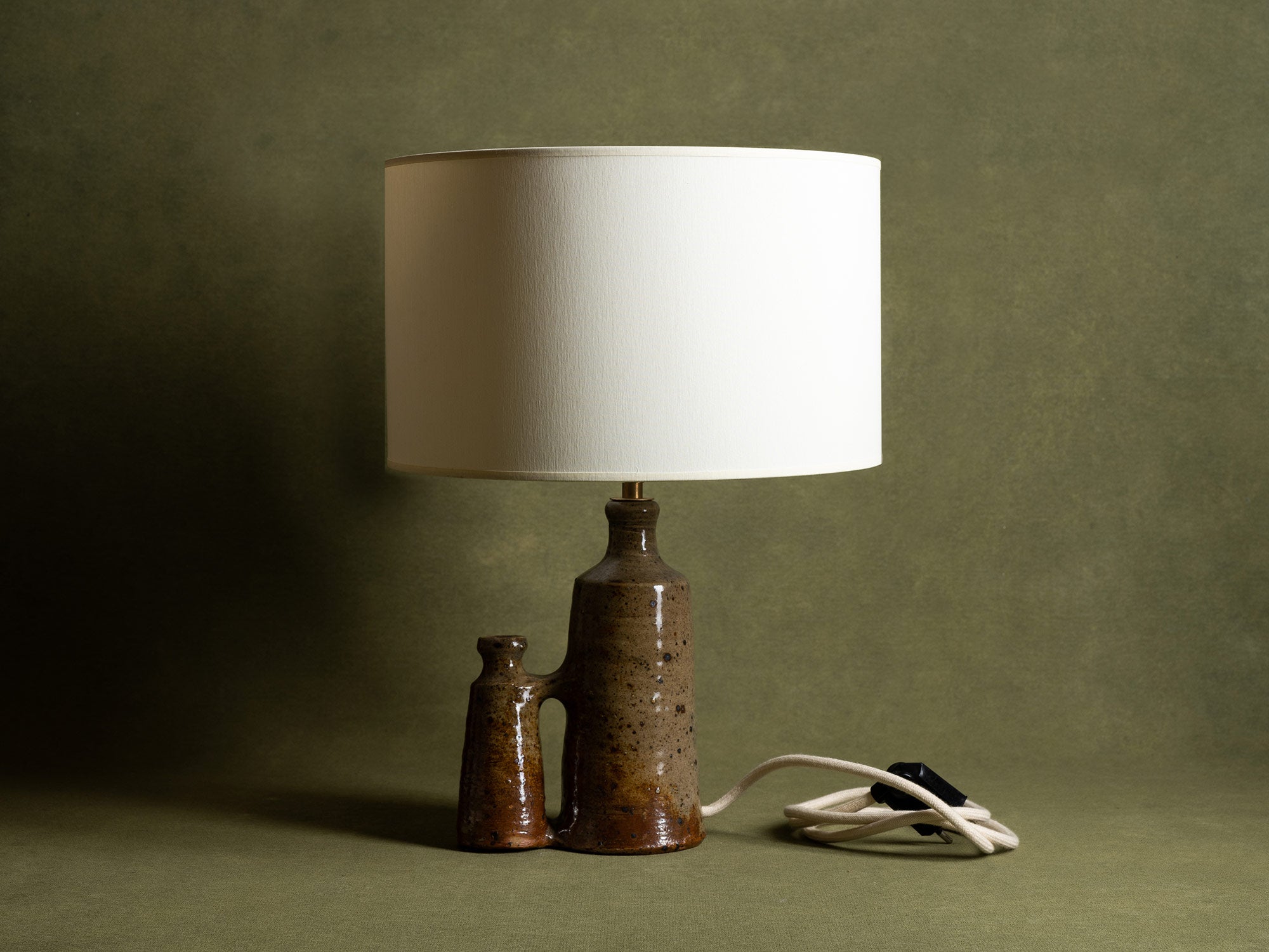 Lampe‑vase en grès de Gustave Tiffoche, France (vers 1970)..Rare stoneware lamp‑vase by Gustave Tiffoche, France (circa 1985)