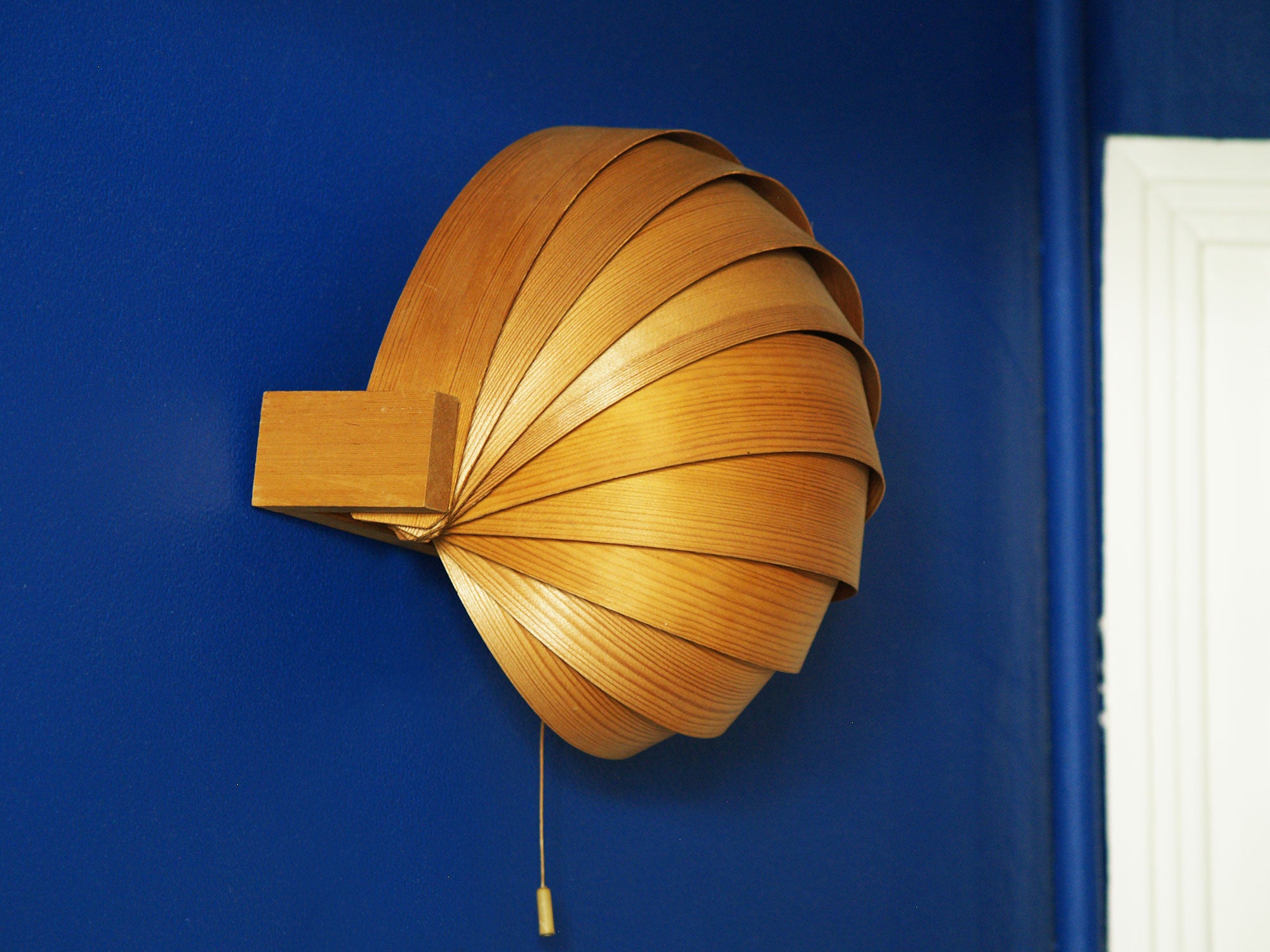 Suite de trois appliques Hans Agne Jakobsson, Suède (vers 1960)..Set of three wall sconces Hans Agne Jakobsson, Sweden (ca. 1960)