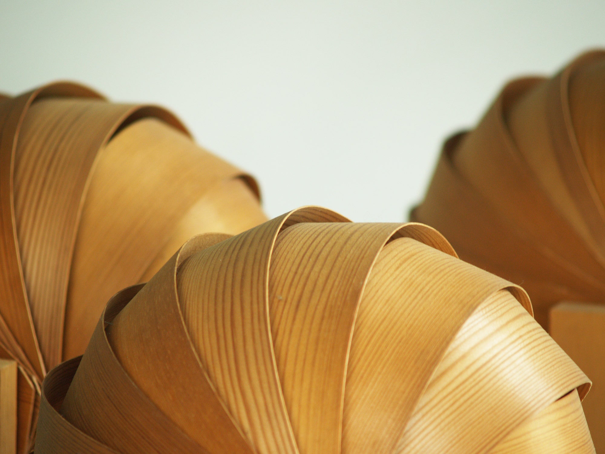 Suite de trois appliques Hans Agne Jakobsson, Suède (vers 1960)..Set of three wall sconces Hans Agne Jakobsson, Sweden (ca. 1960)