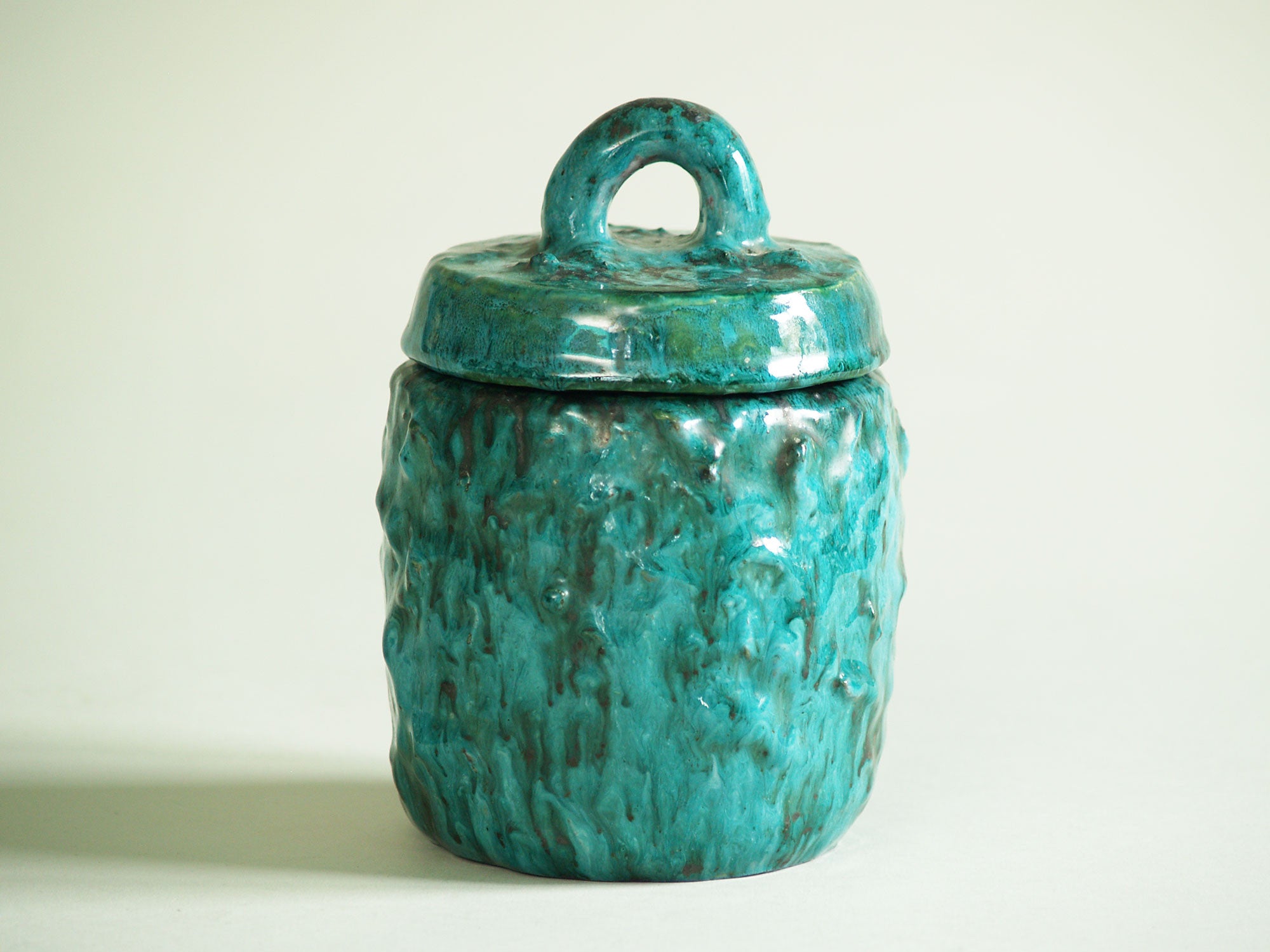 Boîte d’Alice Colonieu, France (vers 1950)..Earthenware Box by Alice Colonieu, France (circa 1950)
