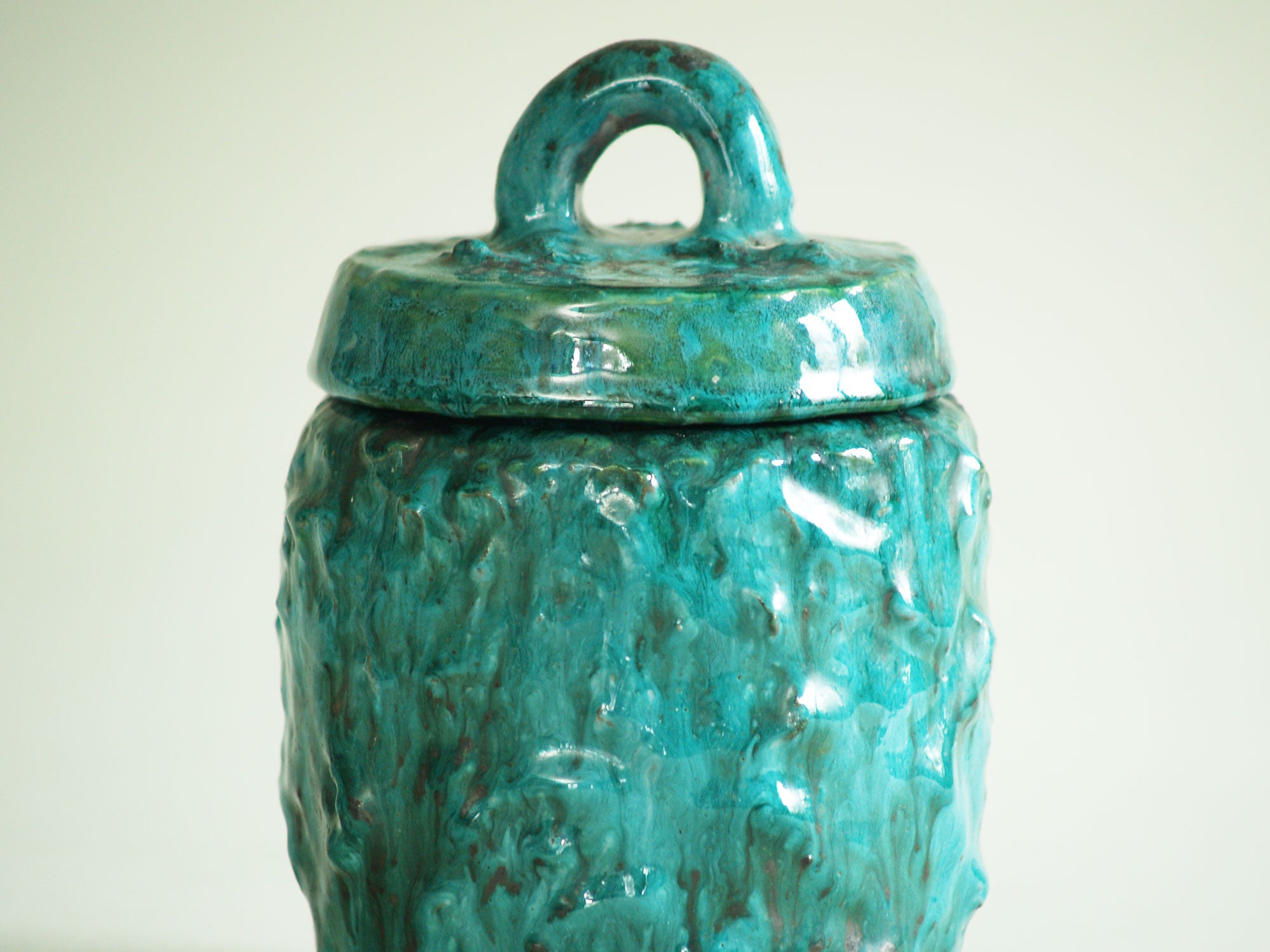 Boîte d’Alice Colonieu, France (vers 1950)..Earthenware Box by Alice Colonieu, France (circa 1950)